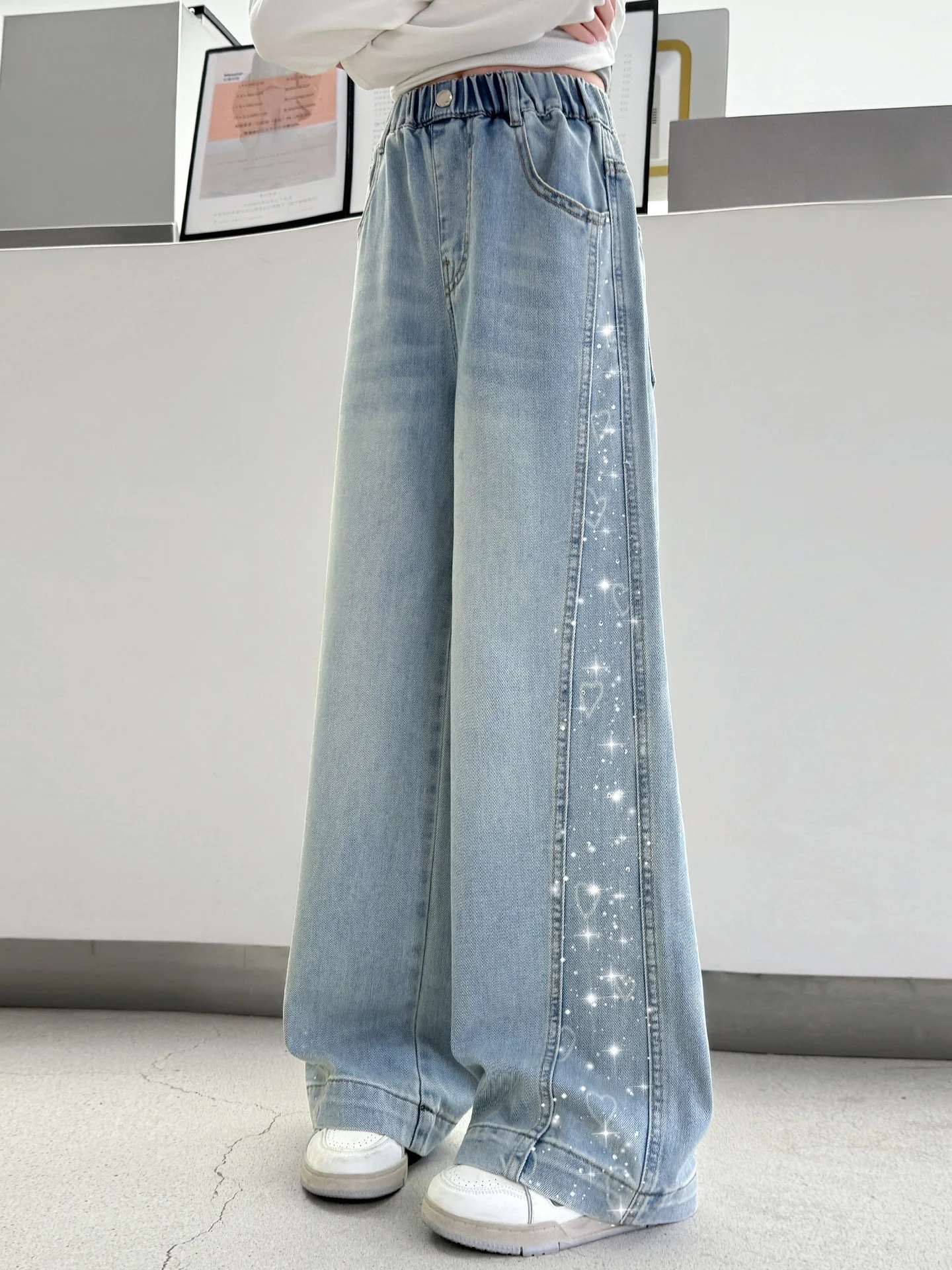 Spring Faion Girls Jeans Love Heart Wide Leg Pants Straight Cut Trousers for Preteen Girls Elastic Waist Denim orts
Spring Faion Girls Jeans Love Heart Wide Leg Pants Straight Cut Trousers for Preteen Girls Elastic Waist Denim orts