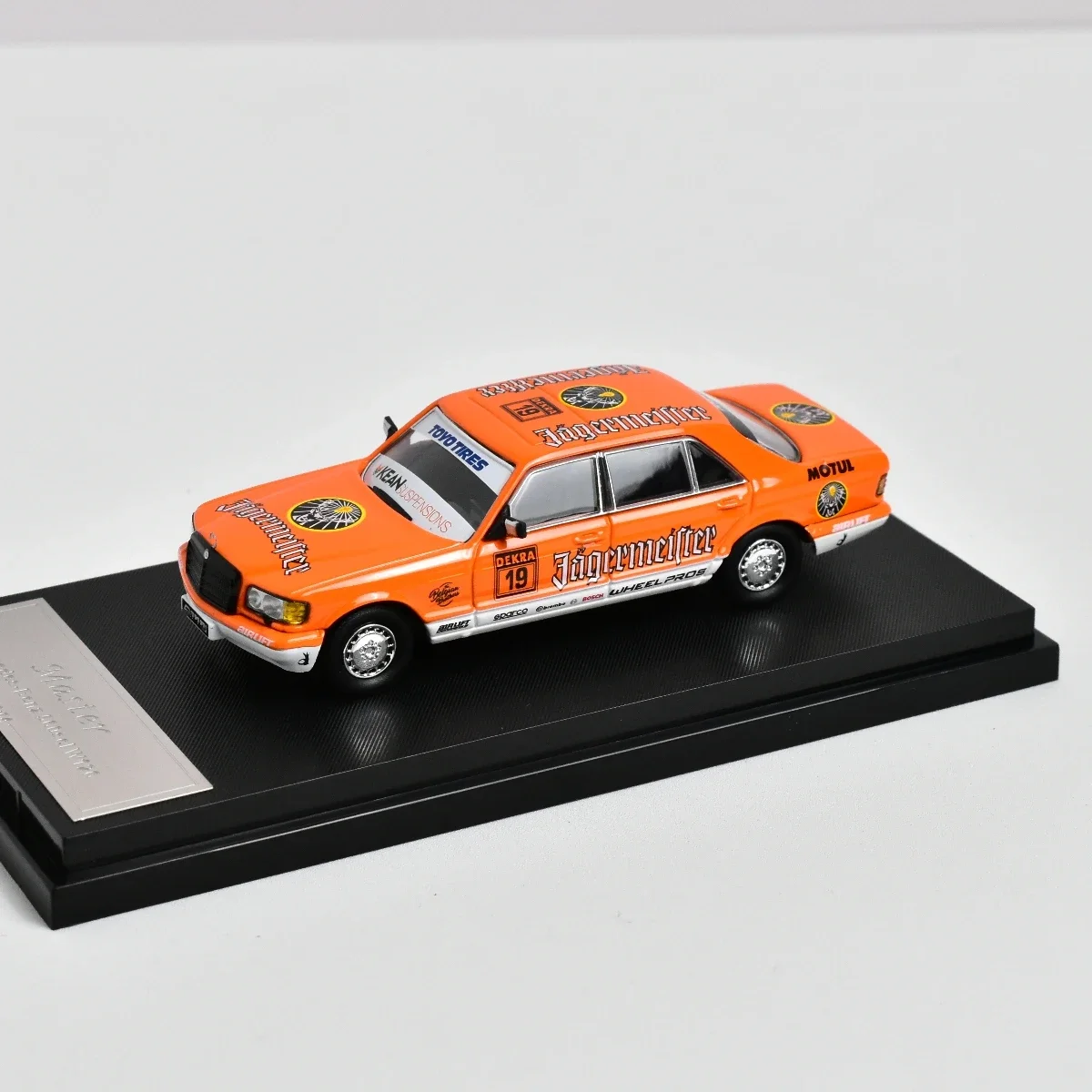 Коллекционная литая под давлением модель автомобиля MASTER 1:64 Awesome 560SEL W126
Коллекционная литая под давлением модель автомобиля MASTER 1:64 Awesome 560SEL W126