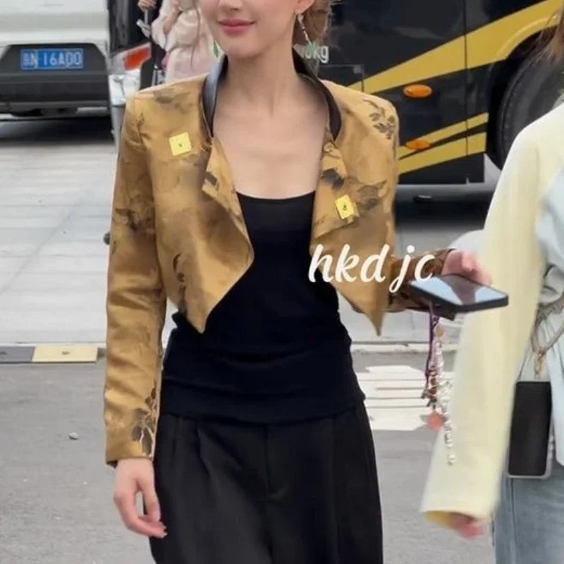 Zhao Lusi Same Style Khaki New Chinese Print Old Money Jacket Women Short Coat Early Autumn
Zhao Lusi Same Style Khaki New Chinese Print Old Money Jacket Women Short Coat Early Autumn