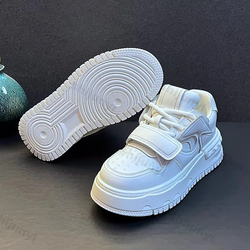 Мужские белые кроссовки, осенне-зимняя трендовая уличная роскошная повседневная обувь, увеличивающая рост, износостойкая удобная вулканизированная обувь 
Мужские белые кроссовки, осенне-зимняя трендовая уличная роскошная повседневная обувь, увеличивающая рост, износостойкая удобная вулканизированная обувь