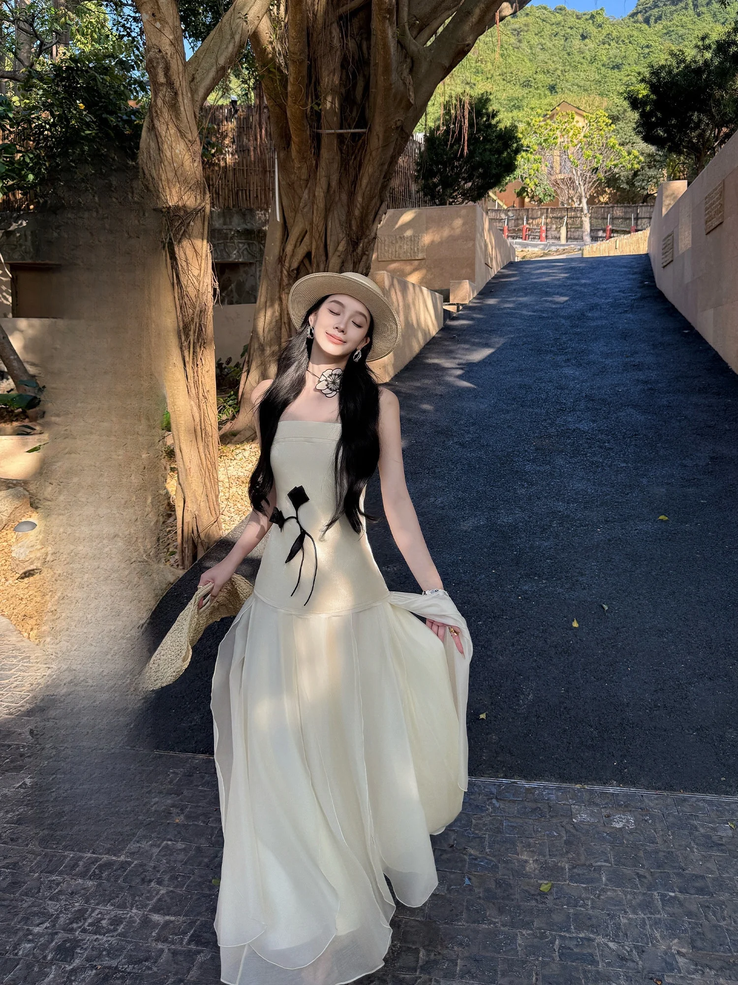 Unique Beautiful Sleeveless Bustier Vest Early Spring Women's Fashion Silver White Flower Shadow Series Casual Loose Fit Vest
Unique Beautiful Sleeveless Bustier Vest Early Spring Women's Fashion Silver White Flower Shadow Series Casual Loose Fit Vest