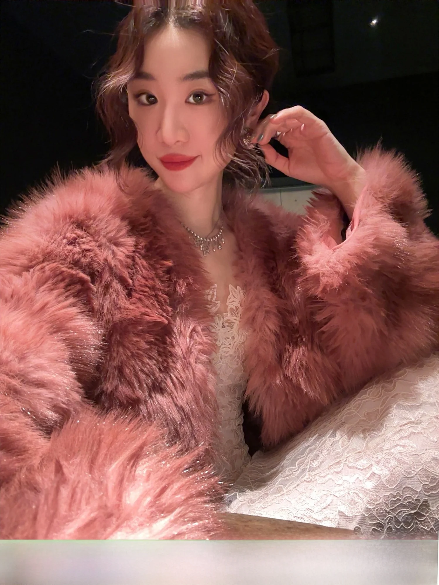 Sanji Black Flower Pine Smoke Fur Coat Women's New 2025 Plush Eco-friendly Fur Jacket Warm Casual Style Long Sleeve V-neck
Sanji Black Flower Pine Smoke Fur Coat Women's New 2025 Plush Eco-friendly Fur Jacket Warm Casual Style Long Sleeve V-neck