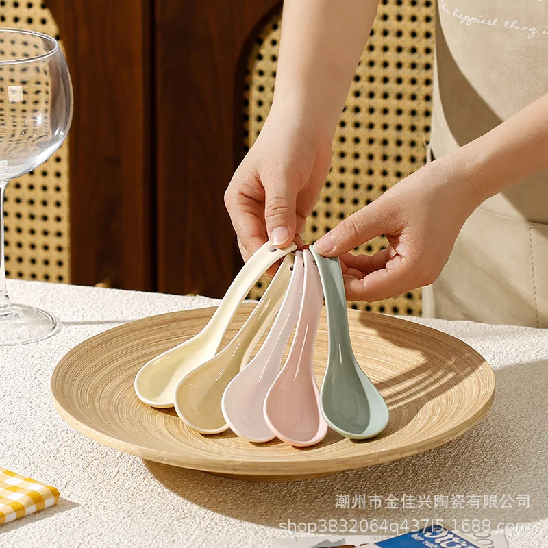 YJQ 3PCS practical ceramic spoon household long handle spoon one spoon per person
YJQ 3PCS practical ceramic spoon household long handle spoon one spoon per person
