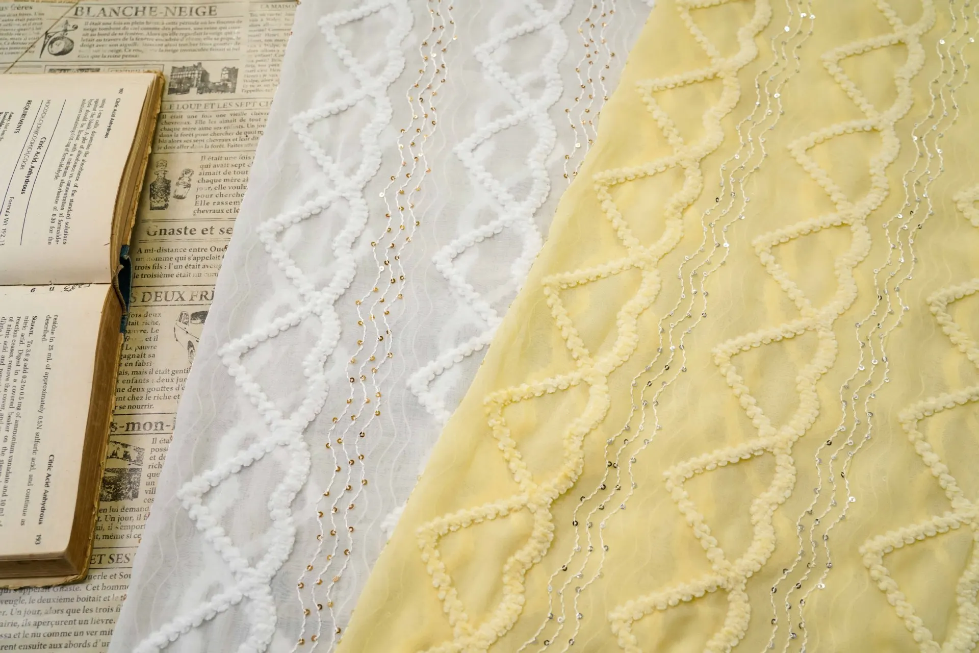Romantic 3D heart plush sequin embroidered chiffon fabric, for dresses, camisoles, children's clothing, fashion fabrics
Romantic 3D heart plush sequin embroidered chiffon fabric, for dresses, camisoles, children's clothing, fashion fabrics