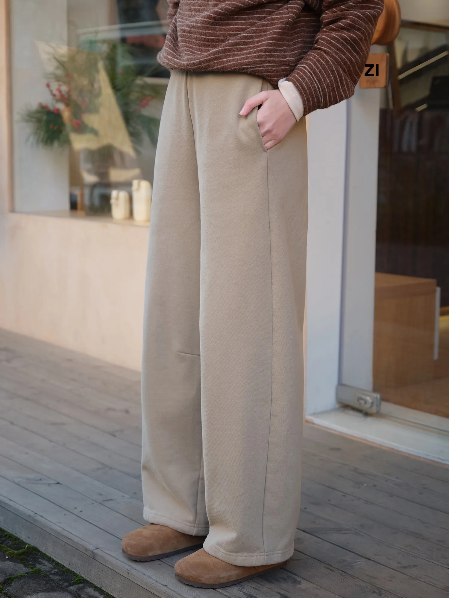 Thickened Warmth Winter Style Casual Pants Pure Color Heavyweight 490G Loose Fit Comfortable Cotton Polyester Blend Trousers
Thickened Warmth Winter Style Casual Pants Pure Color Heavyweight 490G Loose Fit Comfortable Cotton Polyester Blend Trousers