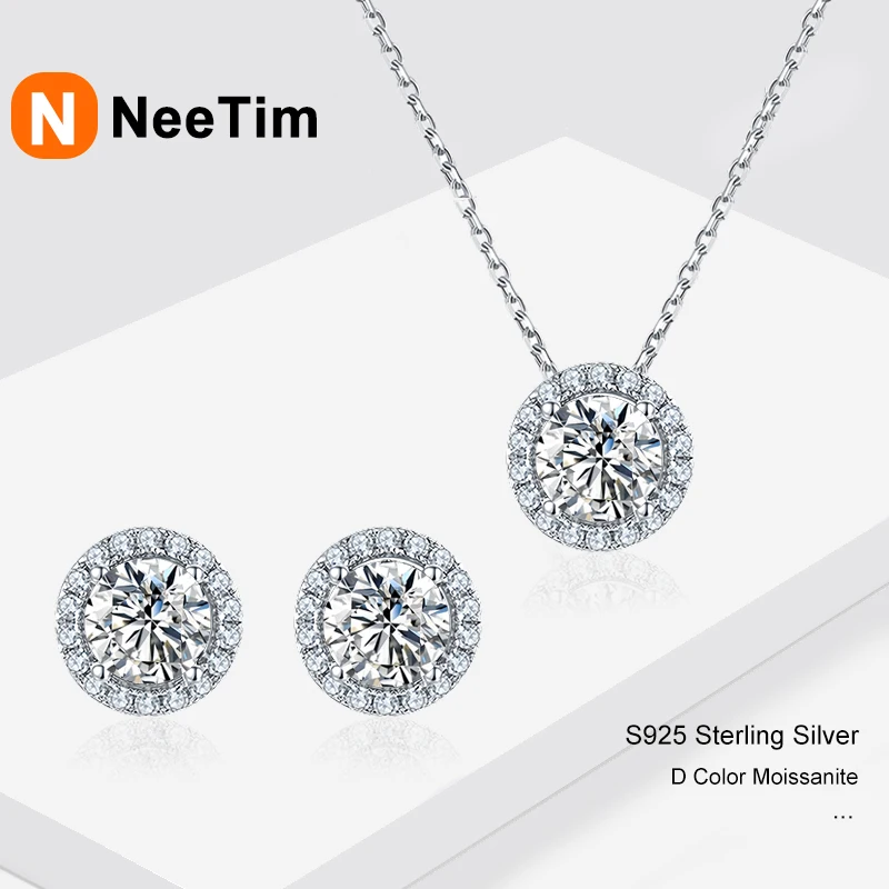 NeeTim 1ct D Color VVS1 Moissanite Jewelry Set 925 Silver with White Gold Plated Pendant Necklace Stud Earrings Sets for Women
NeeTim 1ct D Color VVS1 Moissanite Jewelry Set 925 Silver with White Gold Plated Pendant Necklace Stud Earrings Sets for Women
