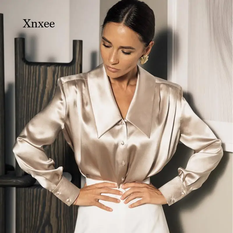 Autumn Fashion Women's Blouse V-Neck Right-Angle Shoulder Temperament Shoulder Pads Were Thin Design Sense Satin Satin Top
Autumn Fashion Women's Blouse V-Neck Right-Angle Shoulder Temperament Shoulder Pads Were Thin Design Sense Satin Satin Top