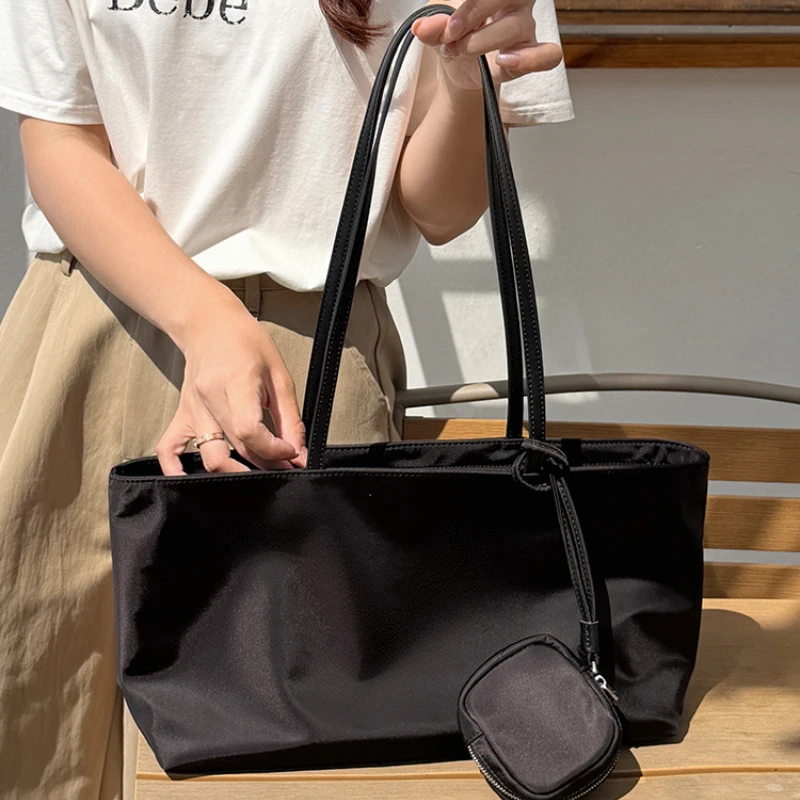 Korean Nylon Underarm Tote Bag Large Capacity Lightweight Shoulder Bag Matching Mini Purse Solid Color Versatile Daily Handbag
Korean Nylon Underarm Tote Bag Large Capacity Lightweight Shoulder Bag Matching Mini Purse Solid Color Versatile Daily Handbag