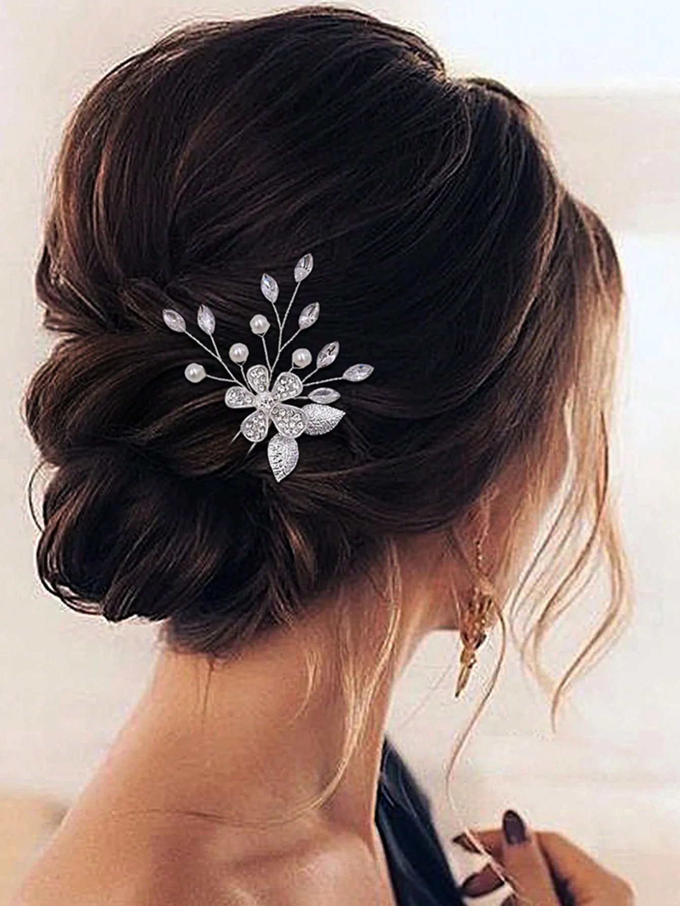 1pc Women's Handmade Silver Floral Rhinestone Inlaid U-Shaped Hairpin For Bridal Wedding Hair Accessory Elegant Hair Bun Hair
1pc Women's Handmade Silver Floral Rhinestone Inlaid U-Shaped Hairpin For Bridal Wedding Hair Accessory Elegant Hair Bun Hair