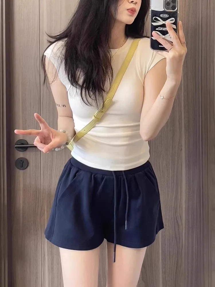 American Style Sporty Short Shorts for Women Loose Casual Home Wear Wide Leg A-Line Hot Pants High Waist Straight Tube Pants
American Style Sporty Short Shorts for Women Loose Casual Home Wear Wide Leg A-Line Hot Pants High Waist Straight Tube Pants