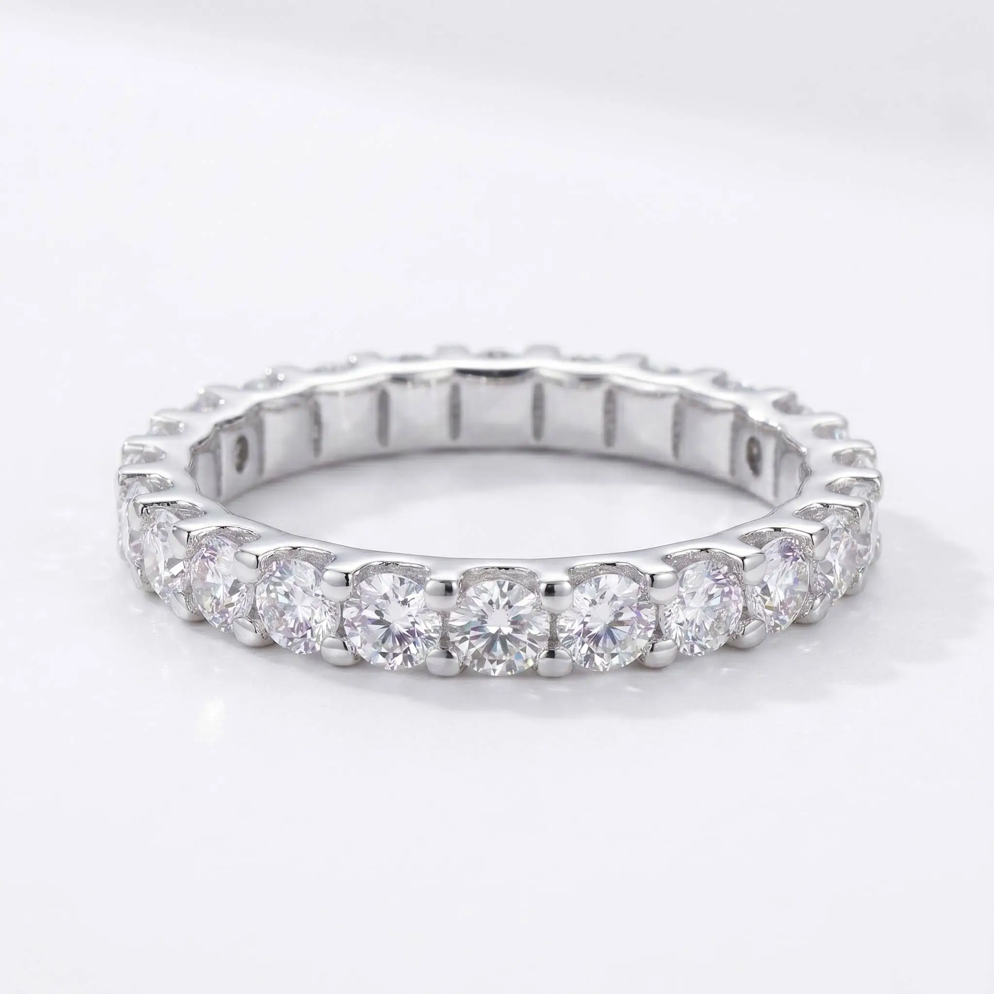 Full Shared Prong Design S925 Silver Gold Plated D Color VVS1 Moissanite Band Full Sparkle Stackable Daily Ring For Women
Full Shared Prong Design S925 Silver Gold Plated D Color VVS1 Moissanite Band Full Sparkle Stackable Daily Ring For Women
