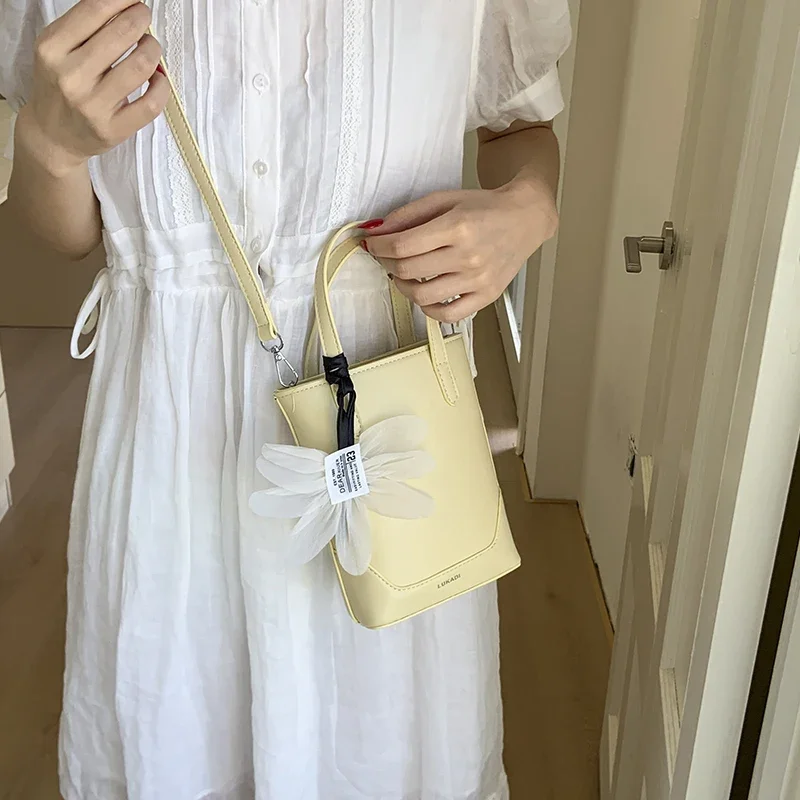 Элегантная женская роскошная кожаная классическая модельерская сумка через плечо через плечо для повседневной стильной одежды
Элегантная женская роскошная кожаная классическая модельерская сумка через плечо через плечо для повседневной стильной одежды