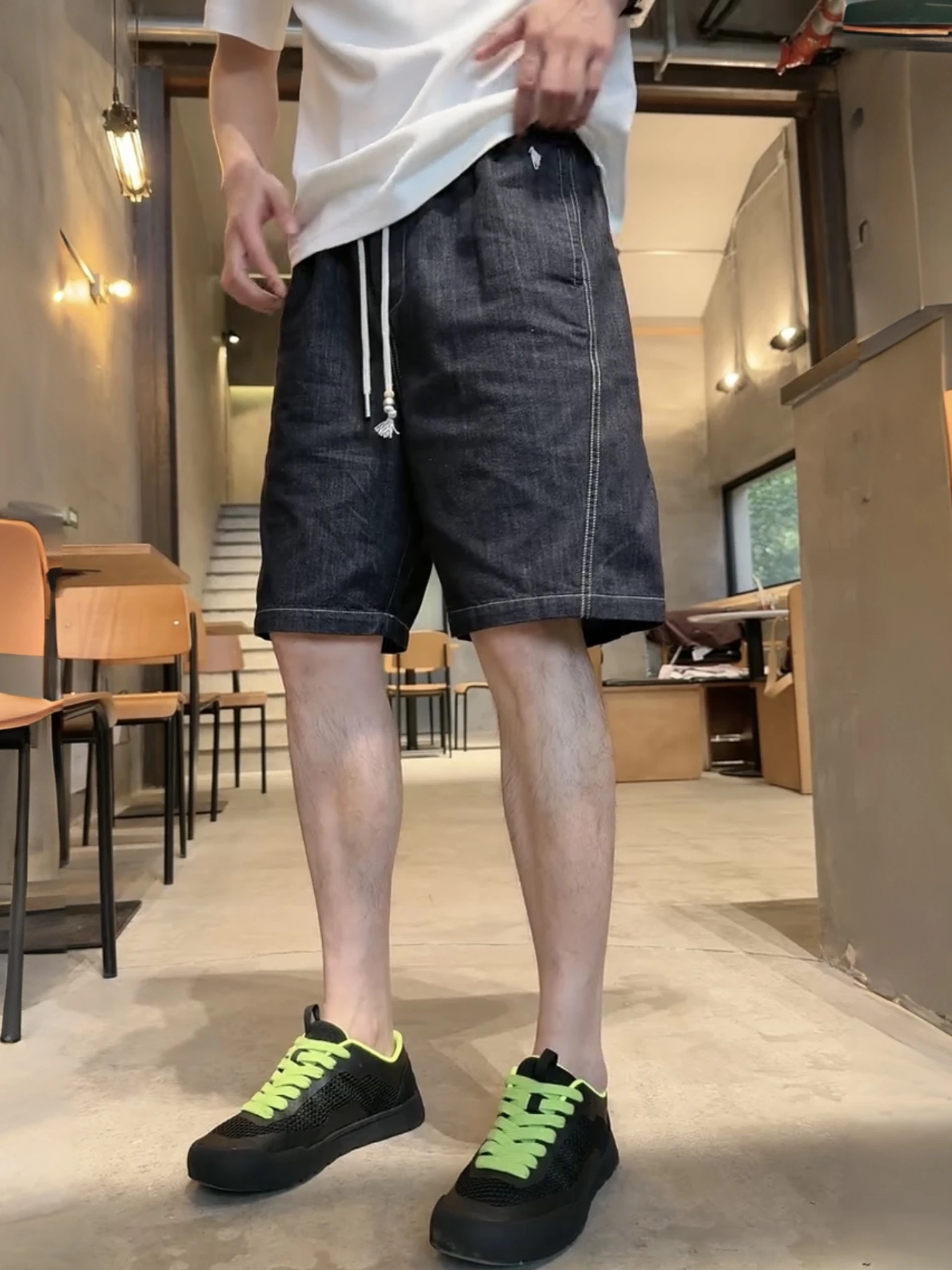 Summer New Men's Loose Fit Elastic Waist Denim Shorts Embroidered American Retro 3D Tailoring Versatile Straight Leg Five-Qua...
Summer New Men's Loose Fit Elastic Waist Denim Shorts Embroidered American Retro 3D Tailoring Versatile Straight Leg Five-Qua...