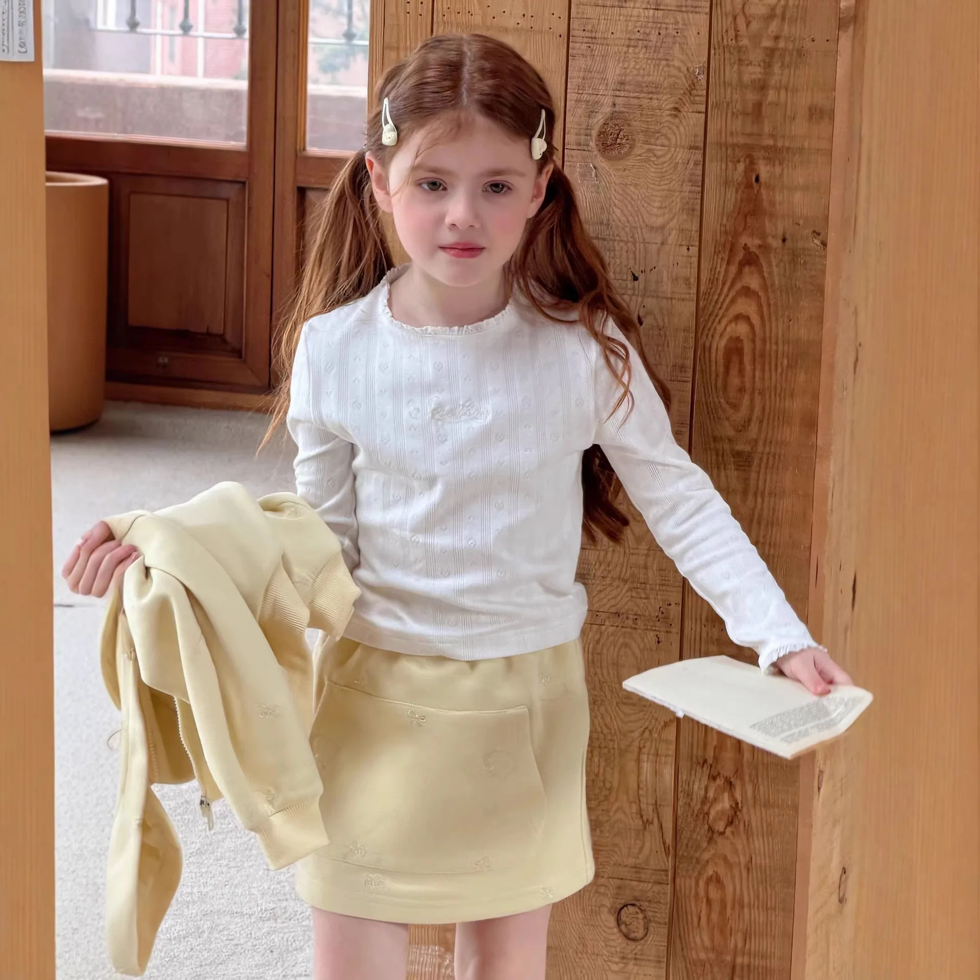 Girls Embroidery Base T-shirt Long Sleeve Children Clothing 2026 Spring Autumn New Ruffled Sweet T-shirts
Girls Embroidery Base T-shirt Long Sleeve Children Clothing 2026 Spring Autumn New Ruffled Sweet T-shirts