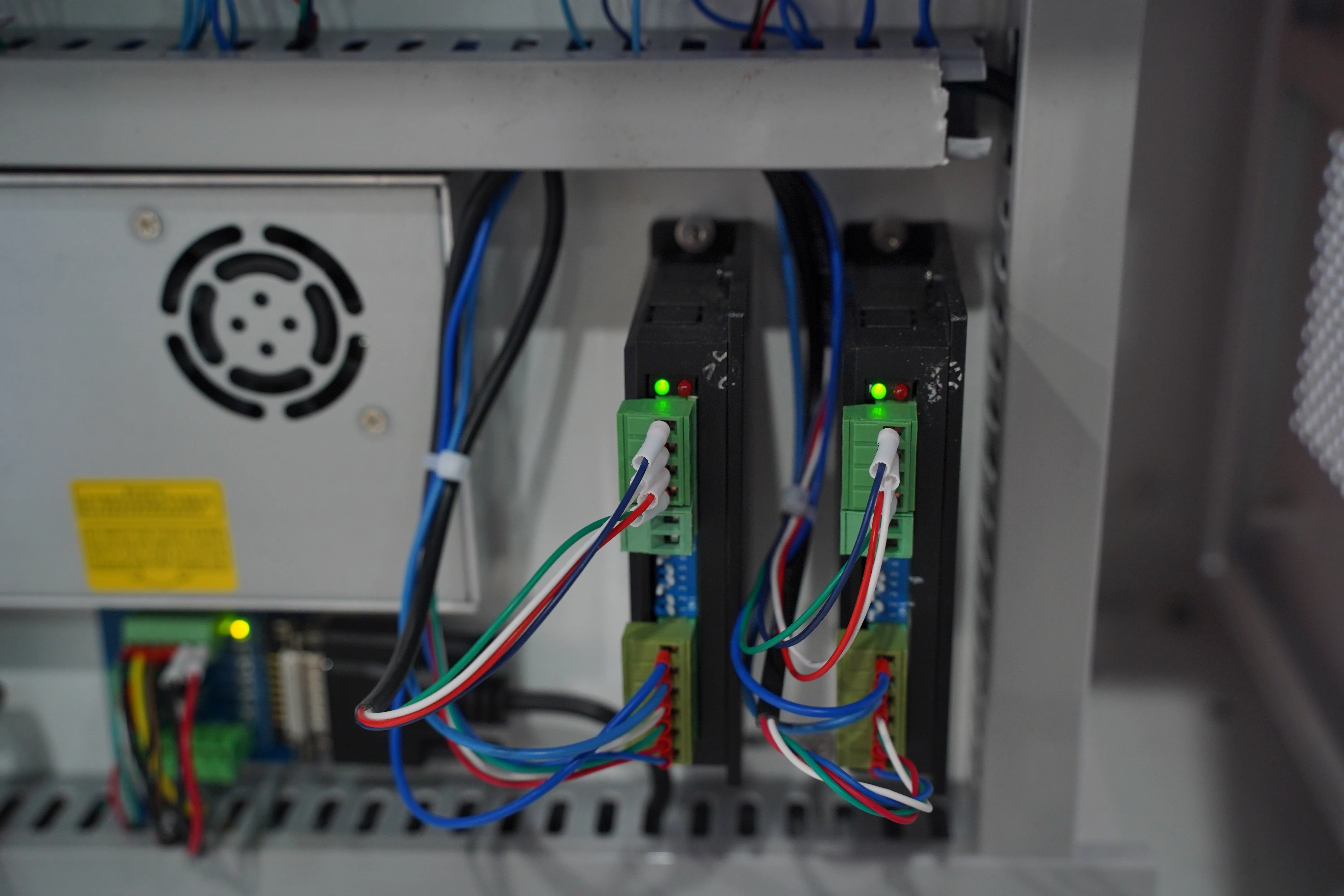 HD Vision QCW Специальный сварочный аппарат Полуавтоматическое оборудование для профессионального ремонта металла на больших областяхCCD Обеспечивает уникальный внешний вид
HD Vision QCW Специальный сварочный аппарат Полуавтоматическое оборудование для профессионального ремонта металла на больших областяхCCD Обеспечивает уникальный внешний вид