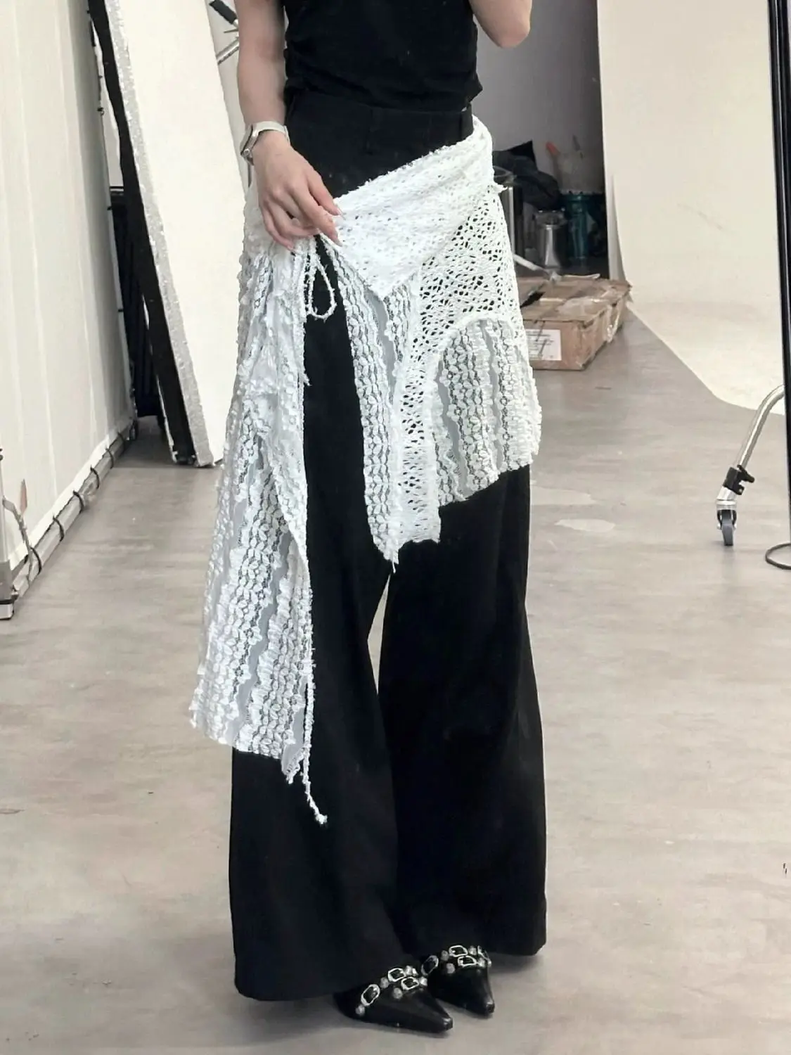 Hollow Out Irregular Lace Skirts Chic Lace-up Design Stacked Layered Feeling Mesh Apron Vintage Women Y2k White Jacquard
Hollow Out Irregular Lace Skirts Chic Lace-up Design Stacked Layered Feeling Mesh Apron Vintage Women Y2k White Jacquard