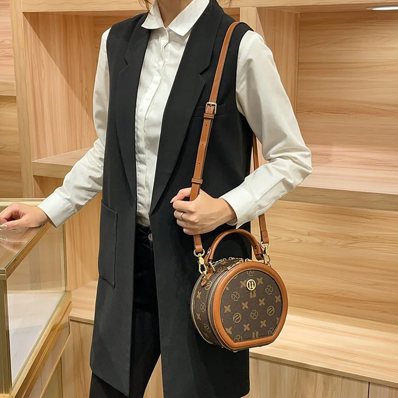 Элегантная классическая женская сумка-мессенджер из высококачественной кожи от парижского дизайнера, винтажная, повседневная, простая и модная.
Элегантная классическая женская сумка-мессенджер из высококачественной кожи от парижского дизайнера, винтажная, повседневная, простая и модная.