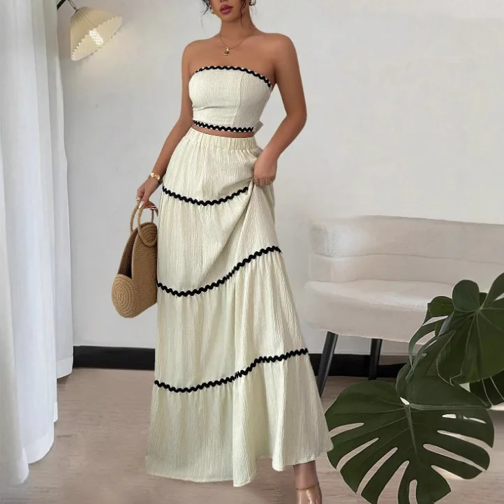 New summer vacation casual temperament tube top lace dress splicing two-piece set
New summer vacation casual temperament tube top lace dress splicing two-piece set