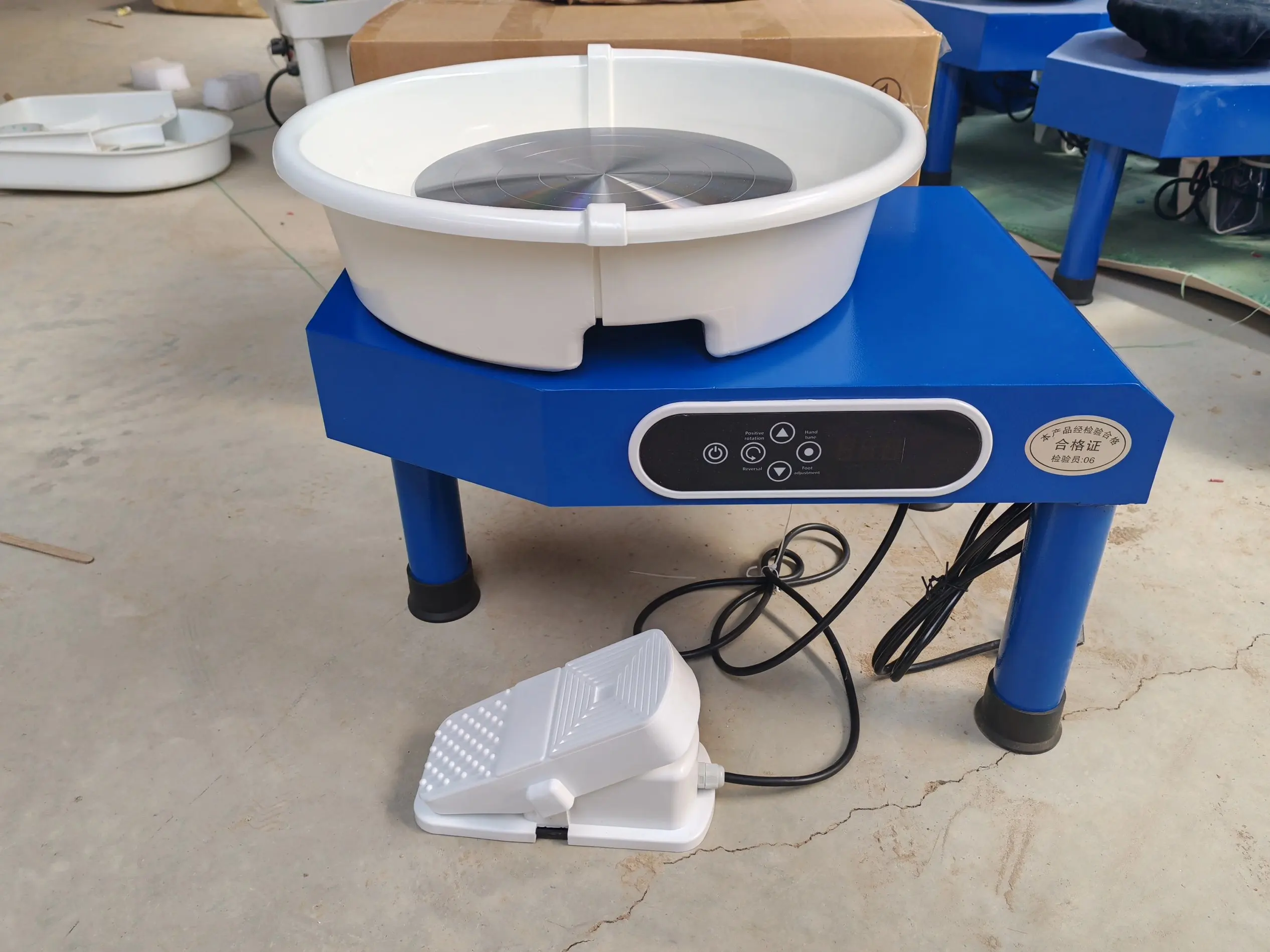 DF New 250W LCD electric pottery wheel DIY turning ceramic molding machine household children's ceramic wire drawing machine
DF New 250W LCD electric pottery wheel DIY turning ceramic molding machine household children's ceramic wire drawing machine