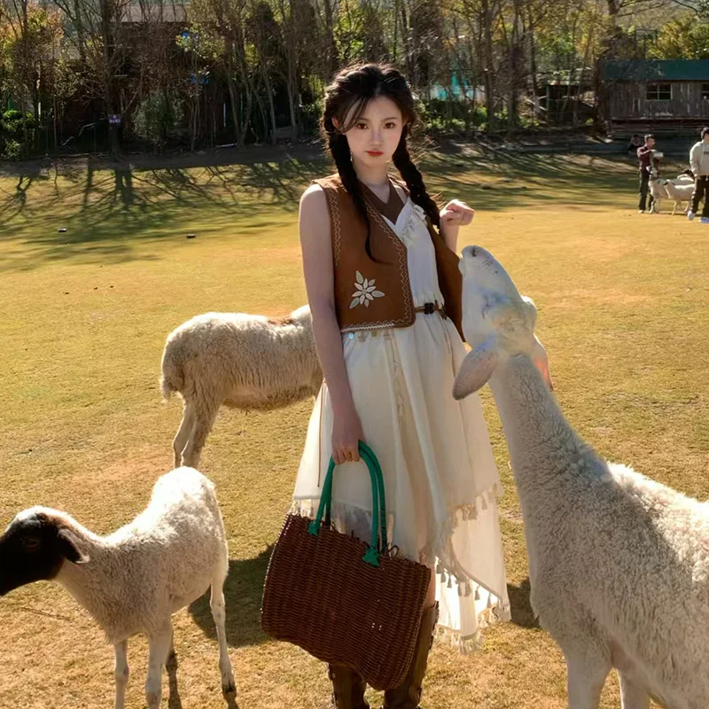 Женская винтажная этническая юбка-миди с бахромой и асимметричным подолом из полиэстера
Женская винтажная этническая юбка-миди с бахромой и асимметричным подолом из полиэстера