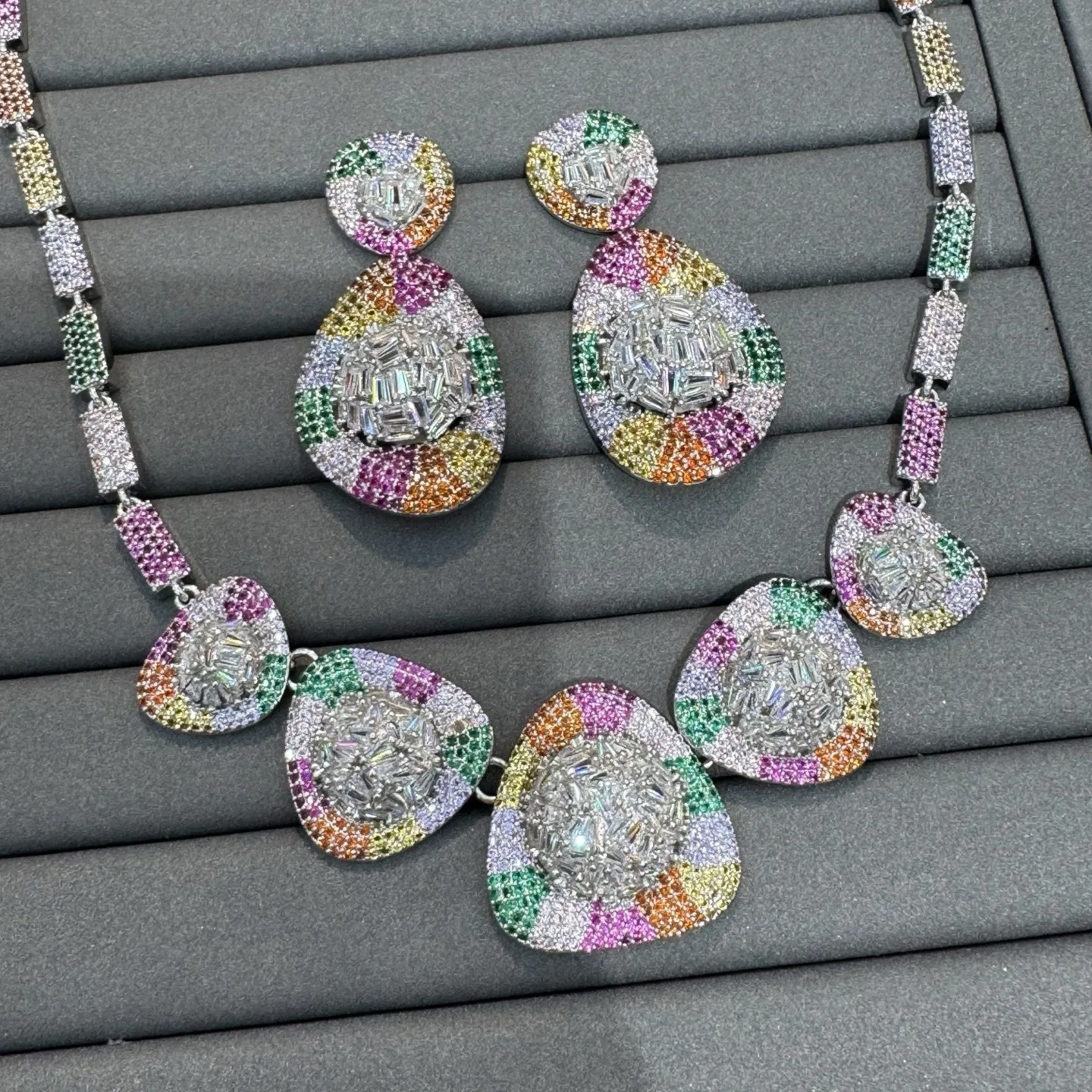 luxury cubic zirconia necklace earrings for women gala event wedding dinner party jewelry set silver gold color blue unique
luxury cubic zirconia necklace earrings for women gala event wedding dinner party jewelry set silver gold color blue unique