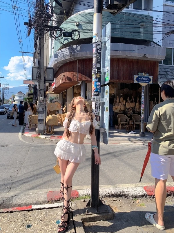 Pure Desire Sweet Spicy Girl Vacation Style Travel Sexy One Shoulder Short Top with Cake Skirt White Two Piece Set Women
Pure Desire Sweet Spicy Girl Vacation Style Travel Sexy One Shoulder Short Top with Cake Skirt White Two Piece Set Women