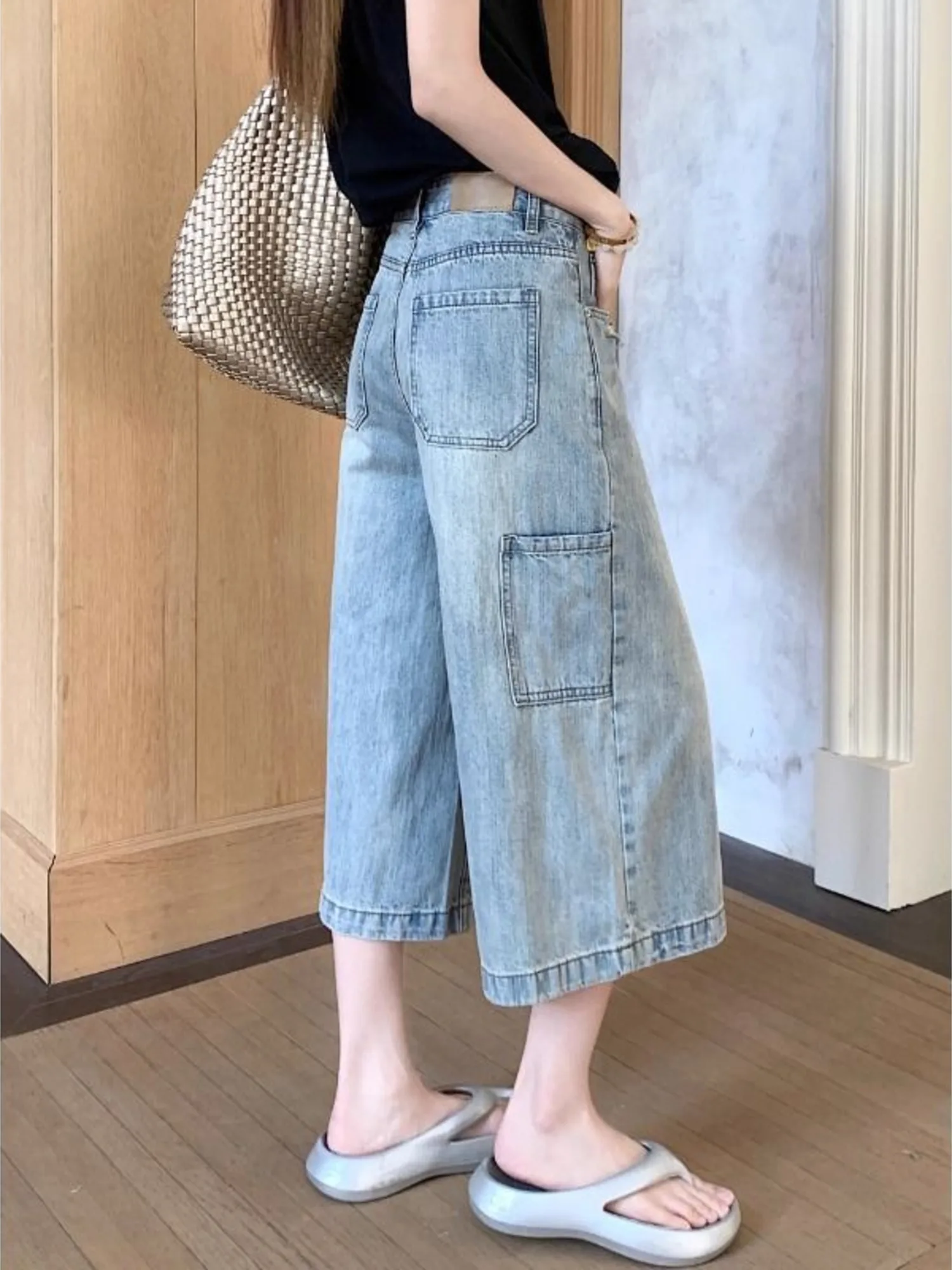 Women's Vintage Washed Wide Leg Cropped Jeans Distressed Ripped Denim Capri Pants Loose Fit
Women's Vintage Washed Wide Leg Cropped Jeans Distressed Ripped Denim Capri Pants Loose Fit
