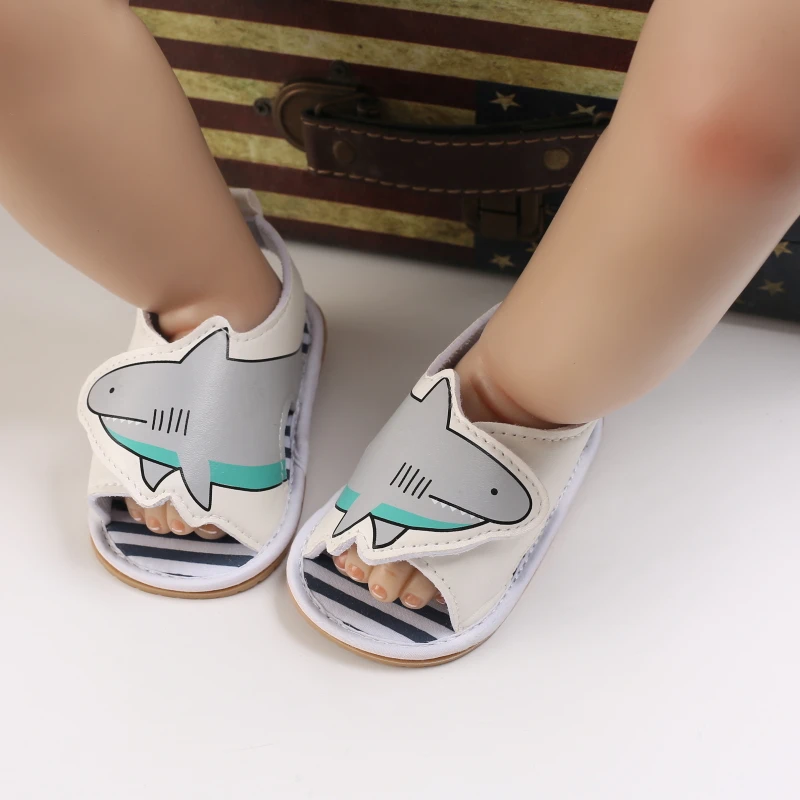 Новые летние сандалии для новорожденных от 0 до 18 месяцев, противоскользящие туфли на резиновой мягкой подошве с милым рисунком, обувь на плоской подошве, первая пара прогулочных туфель
Новые летние сандалии для новорожденных от 0 до 18 месяцев, противоскользящие туфли на резиновой мягкой подошве с милым рисунком, обувь на плоской подошве, первая пара прогулочных туфель