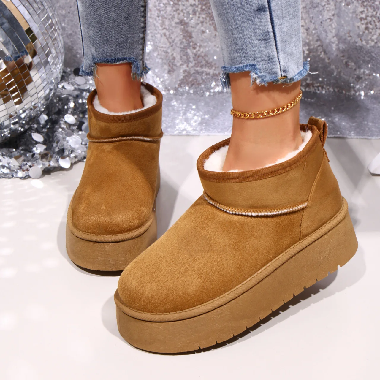 Thick Bottom Snow Boots Women's Fur Lined Winter Shoes Bread Style Thickened Cotton Shoes for Cold Weather Casual Short Tube
Thick Bottom Snow Boots Women's Fur Lined Winter Shoes Bread Style Thickened Cotton Shoes for Cold Weather Casual Short Tube