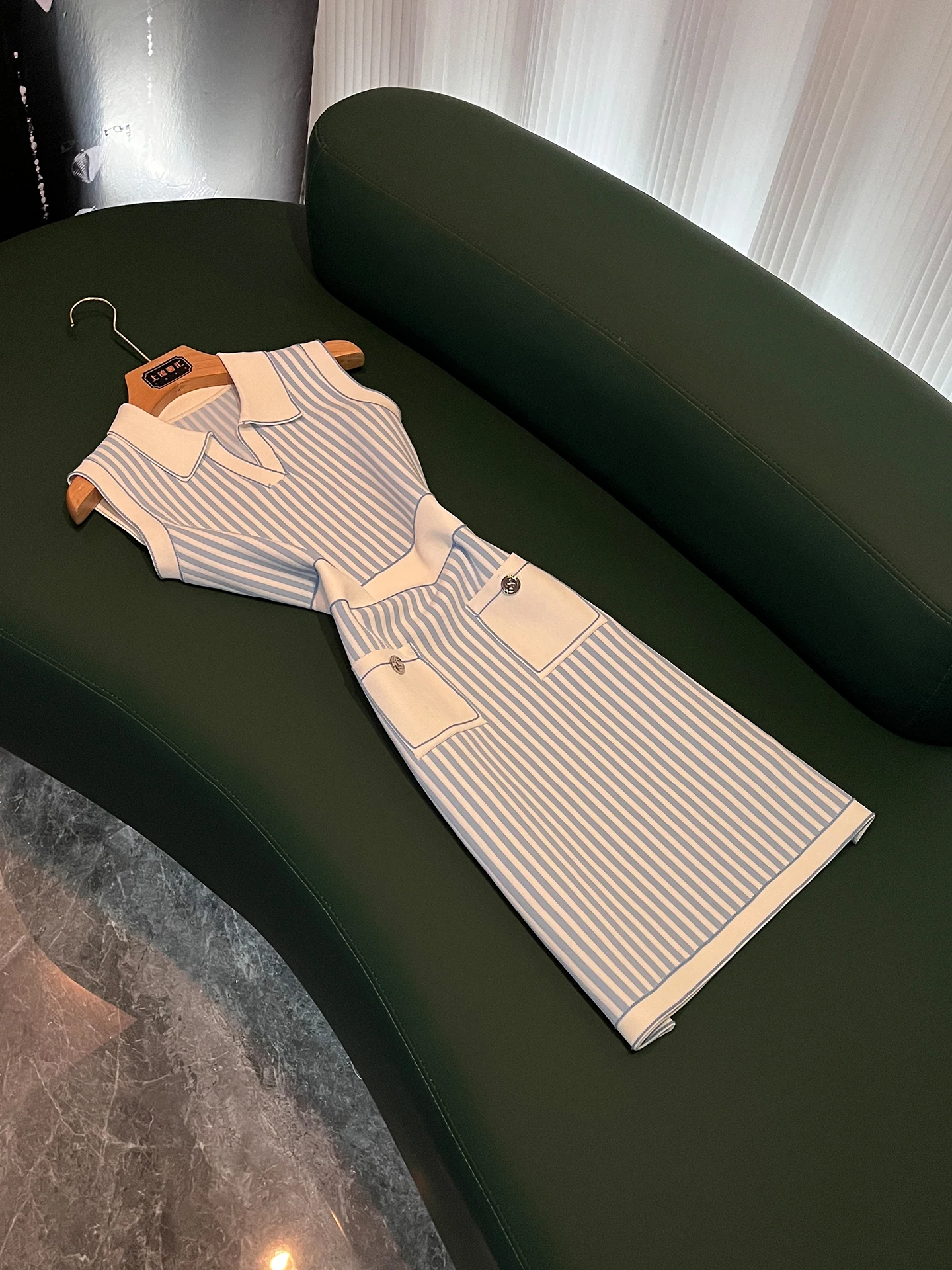 Summer Slim Fit Short Knitted Dress Pastel Blue Contrast Color Collarless Sleeveless Striped Waist Cinched City Commute Basic...
Summer Slim Fit Short Knitted Dress Pastel Blue Contrast Color Collarless Sleeveless Striped Waist Cinched City Commute Basic...