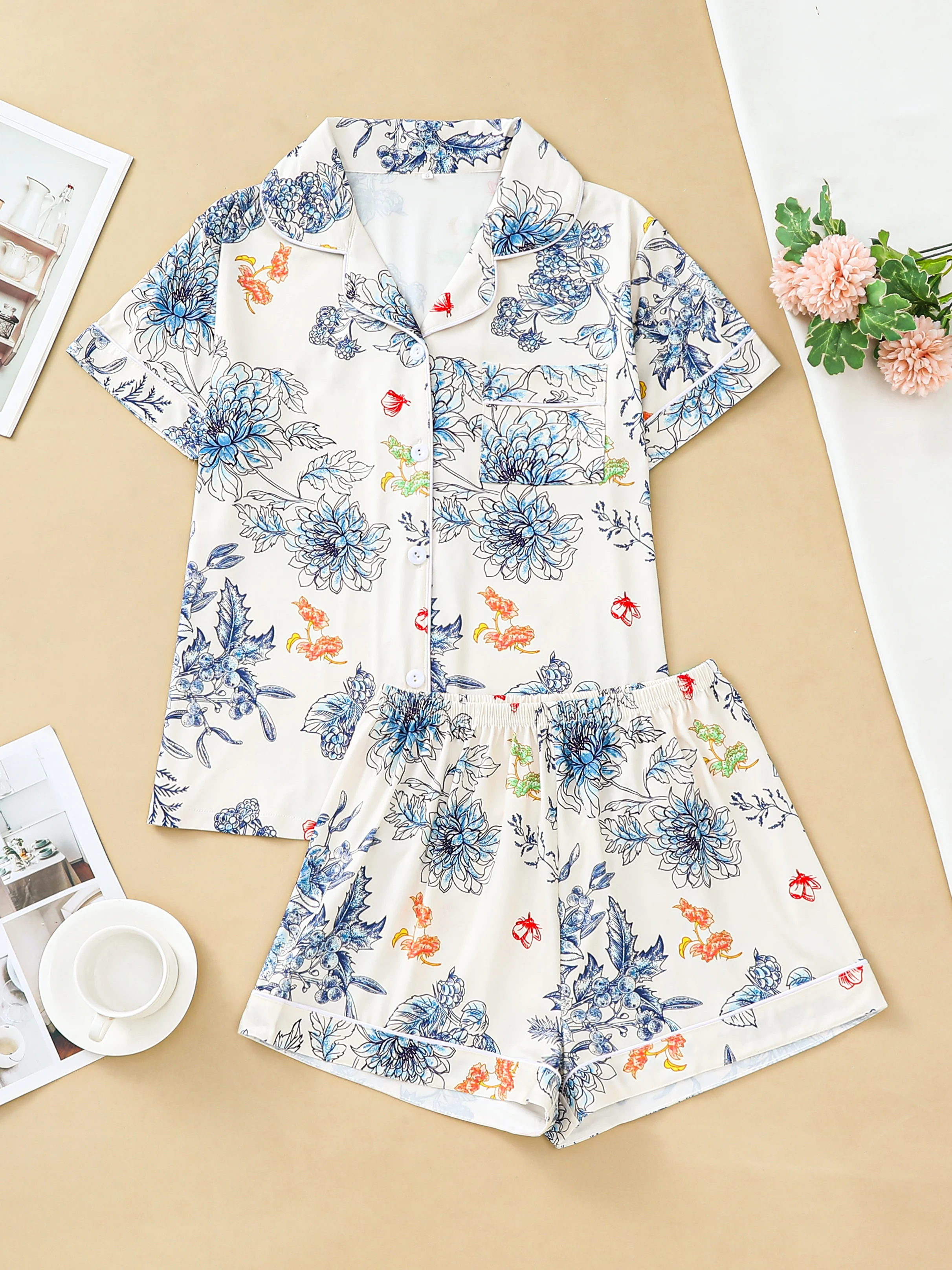 Пижамный комплект женский с цветочным принтом, повседневный топ на пуговицах с коротким рукавом и удобные шорты, Пижама для женщин
Пижамный комплект женский с цветочным принтом, повседневный топ на пуговицах с коротким рукавом и удобные шорты, Пижама для женщин