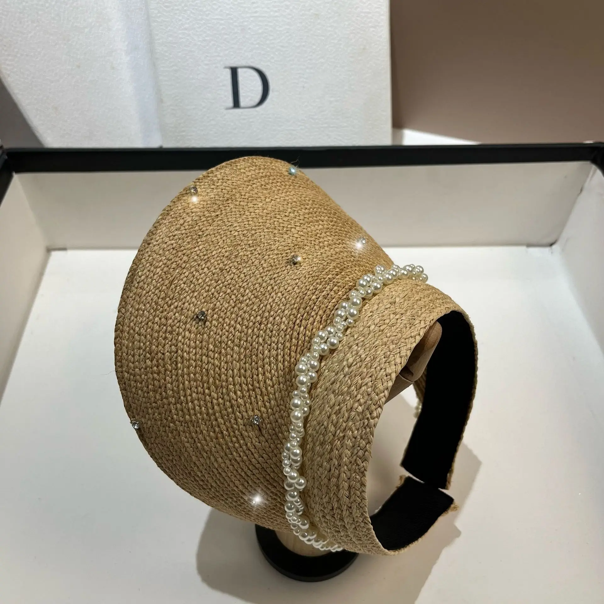 Summer Ultra-fine Encryption Woven Natural Grass Empty Top Hat Xiaoxiangfeng Heavy Industry Pearl Sunscreen Sun Hat Straw Hat
Summer Ultra-fine Encryption Woven Natural Grass Empty Top Hat Xiaoxiangfeng Heavy Industry Pearl Sunscreen Sun Hat Straw Hat