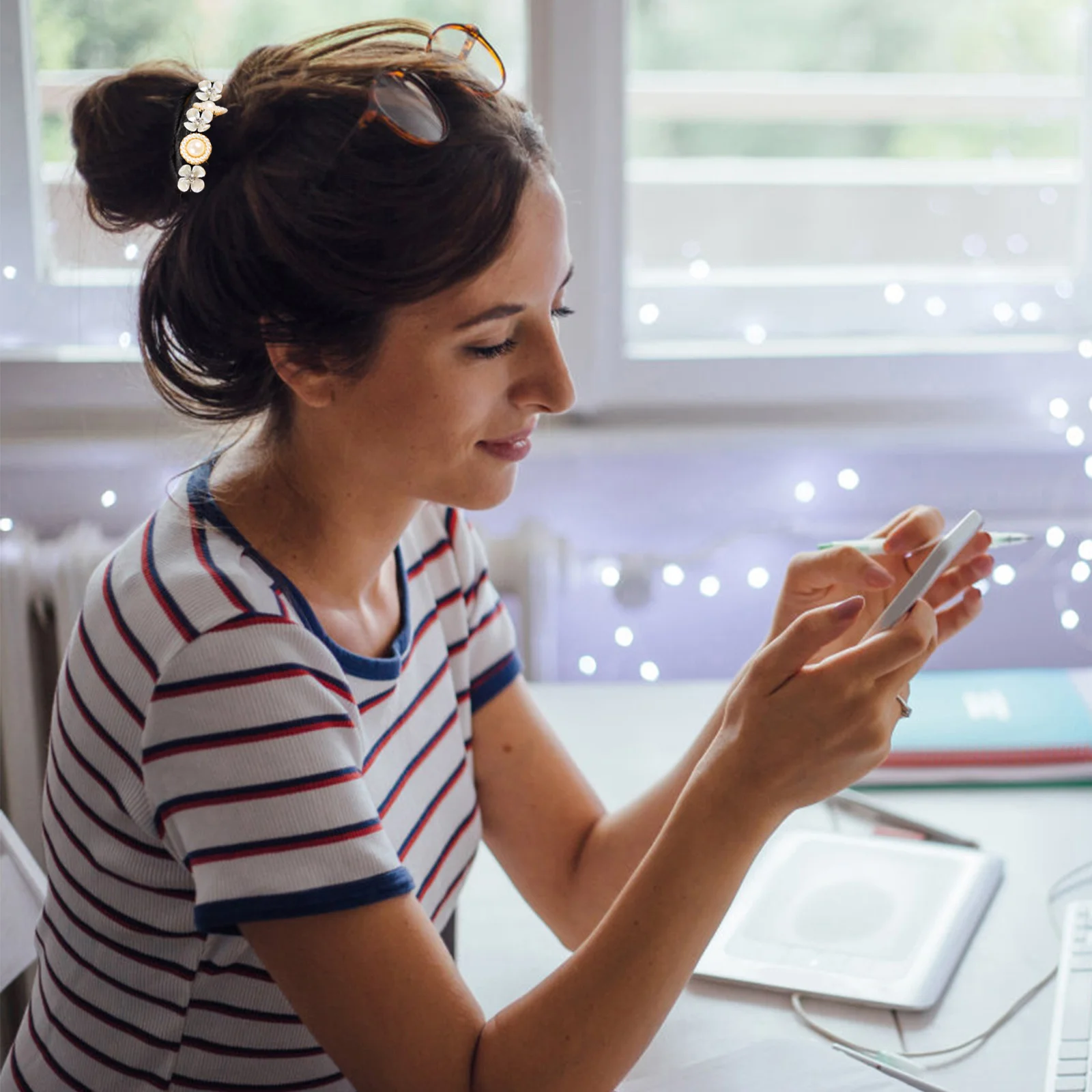 4 шт., создатель булочек для волос, противоскользящий жемчуг, элегантный головной убор для работы, вечеринки, свидания, повседневной носки, создатель булочек для волос
4 шт., создатель булочек для волос, противоскользящий жемчуг, элегантный головной убор для работы, вечеринки, свидания, повседневной носки, создатель булочек для волос