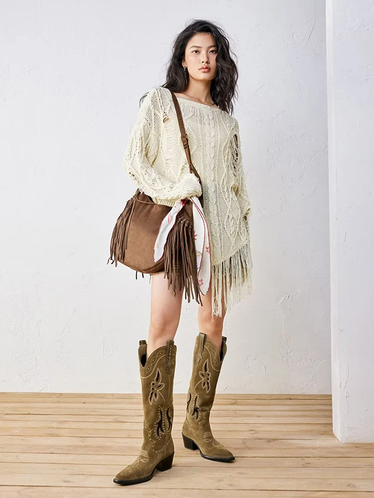 European and American style 2025 autumn new women's fashion trend design loose versatile casual hole sweater
European and American style 2025 autumn new women's fashion trend design loose versatile casual hole sweater
