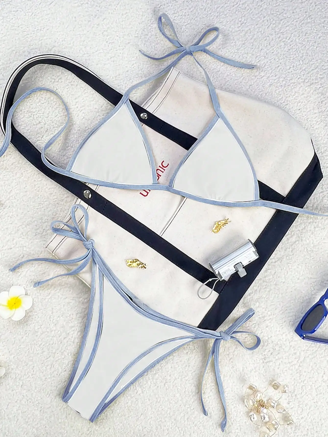 New European and American summer camisole bikini sexy high-end hot spring swimsuit for women pure color set
New European and American summer camisole bikini sexy high-end hot spring swimsuit for women pure color set
