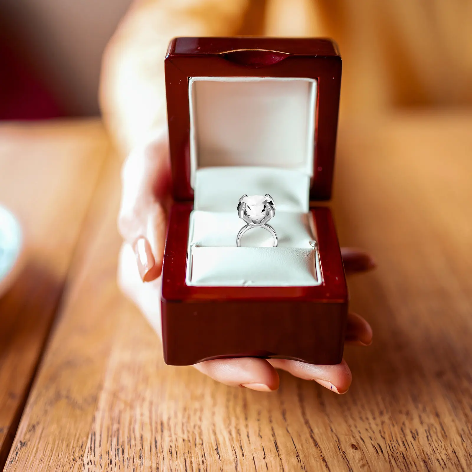 Изысканное сверкающее стеклянное имитационное кольцо для помолвки, большой размер, для фотосессий, декор для помолвки, имитация обручального кольца
Изысканное сверкающее стеклянное имитационное кольцо для помолвки, большой размер, для фотосессий, декор для помолвки, имитация обручального кольца