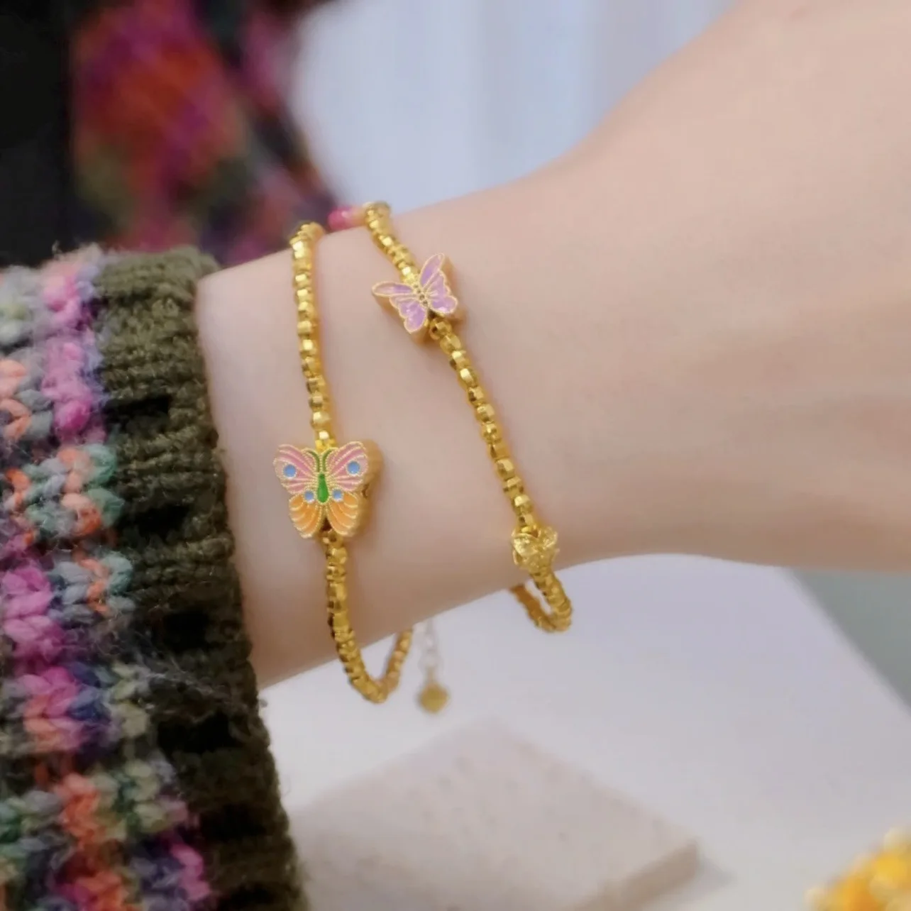 Plated With Genuine Gold Preservation Ancient French Sand Gold Copper Alloy Enamel Versatile Colorful Sweet Layered Girls Gift
Plated With Genuine Gold Preservation Ancient French Sand Gold Copper Alloy Enamel Versatile Colorful Sweet Layered Girls Gift