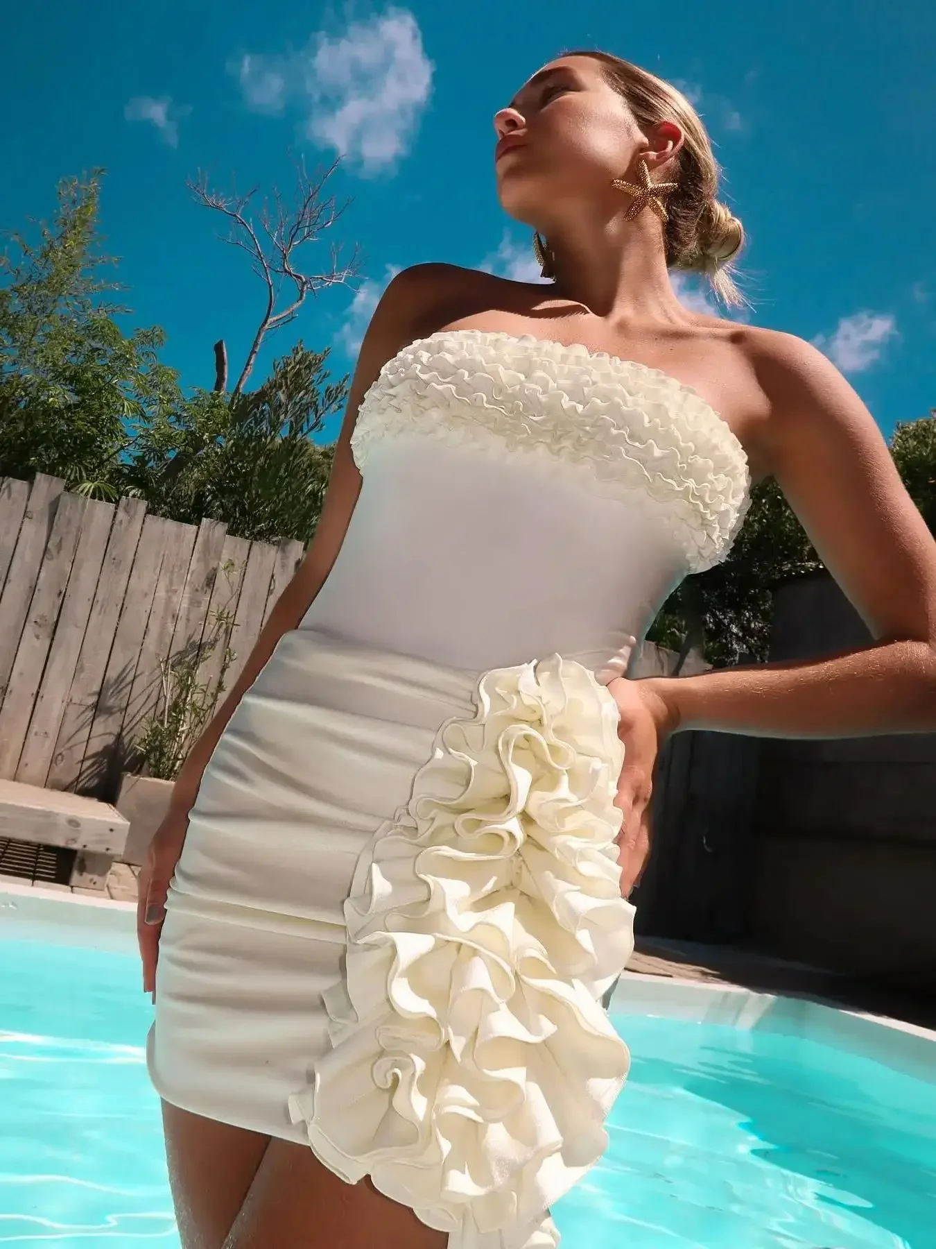 Fashion Multi-Layered Ruffles Off Shoulder Women One Piece Swimsuit And Short Skirt 2025 Sexy Lady Bodysuit Beachwear Outfit
Fashion Multi-Layered Ruffles Off Shoulder Women One Piece Swimsuit And Short Skirt 2025 Sexy Lady Bodysuit Beachwear Outfit