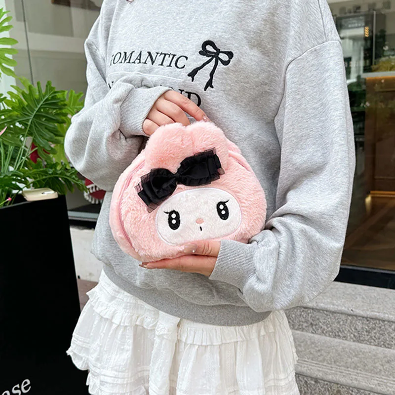 Fashion Plush Make Up Cosmetic Bags Anime Sanrio Cartoon Surroundings My Melody Kuromi Large Capacity Store Handbag Girls Gifts
Fashion Plush Make Up Cosmetic Bags Anime Sanrio Cartoon Surroundings My Melody Kuromi Large Capacity Store Handbag Girls Gifts