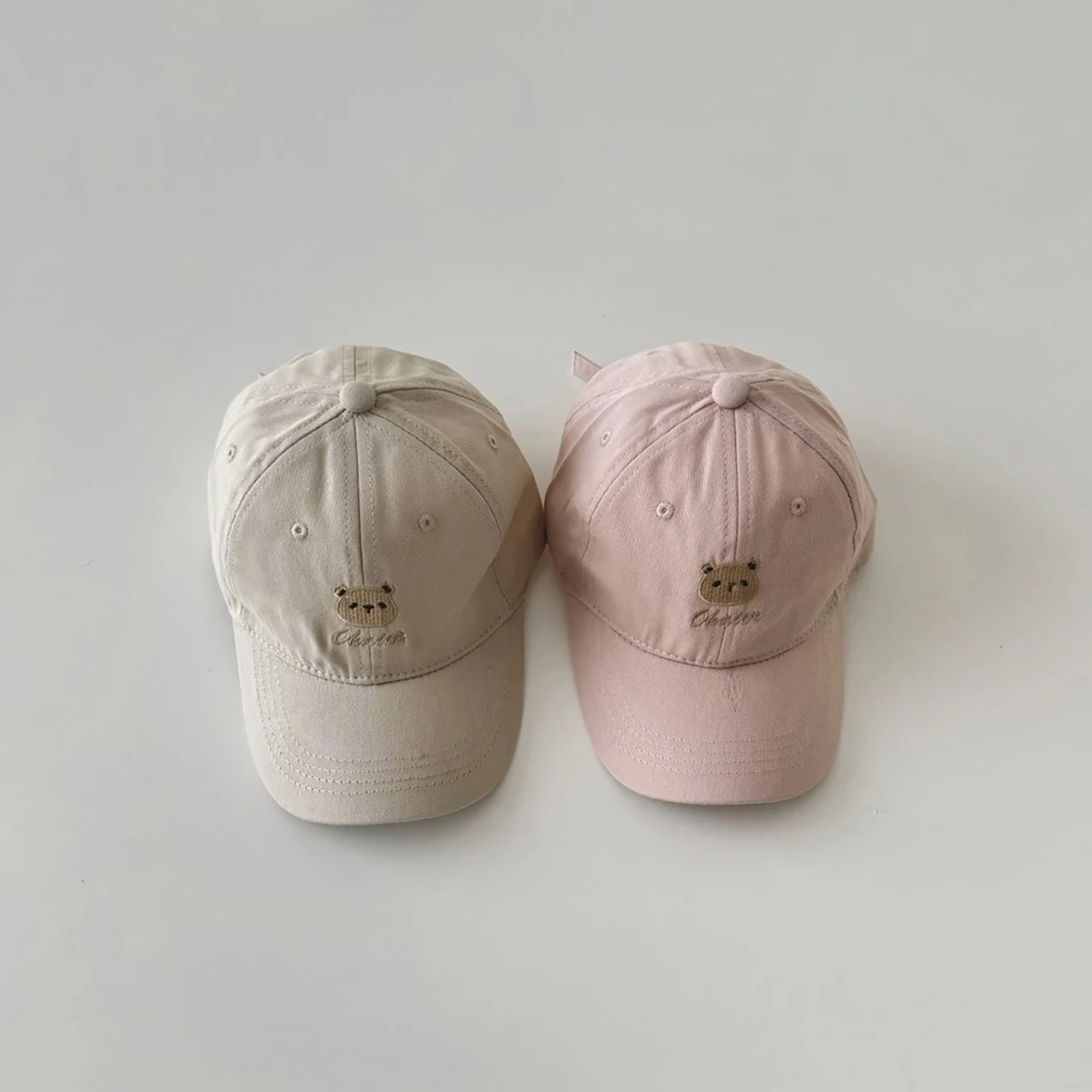 Милая детская бейсболка с мишкой, летняя регулируемая кепка от солнца для мальчиков и девочек, однотонная кепка с мультяшным принтом, 3-6 лет
Милая детская бейсболка с мишкой, летняя регулируемая кепка от солнца для мальчиков и девочек, однотонная кепка с мультяшным принтом, 3-6 лет