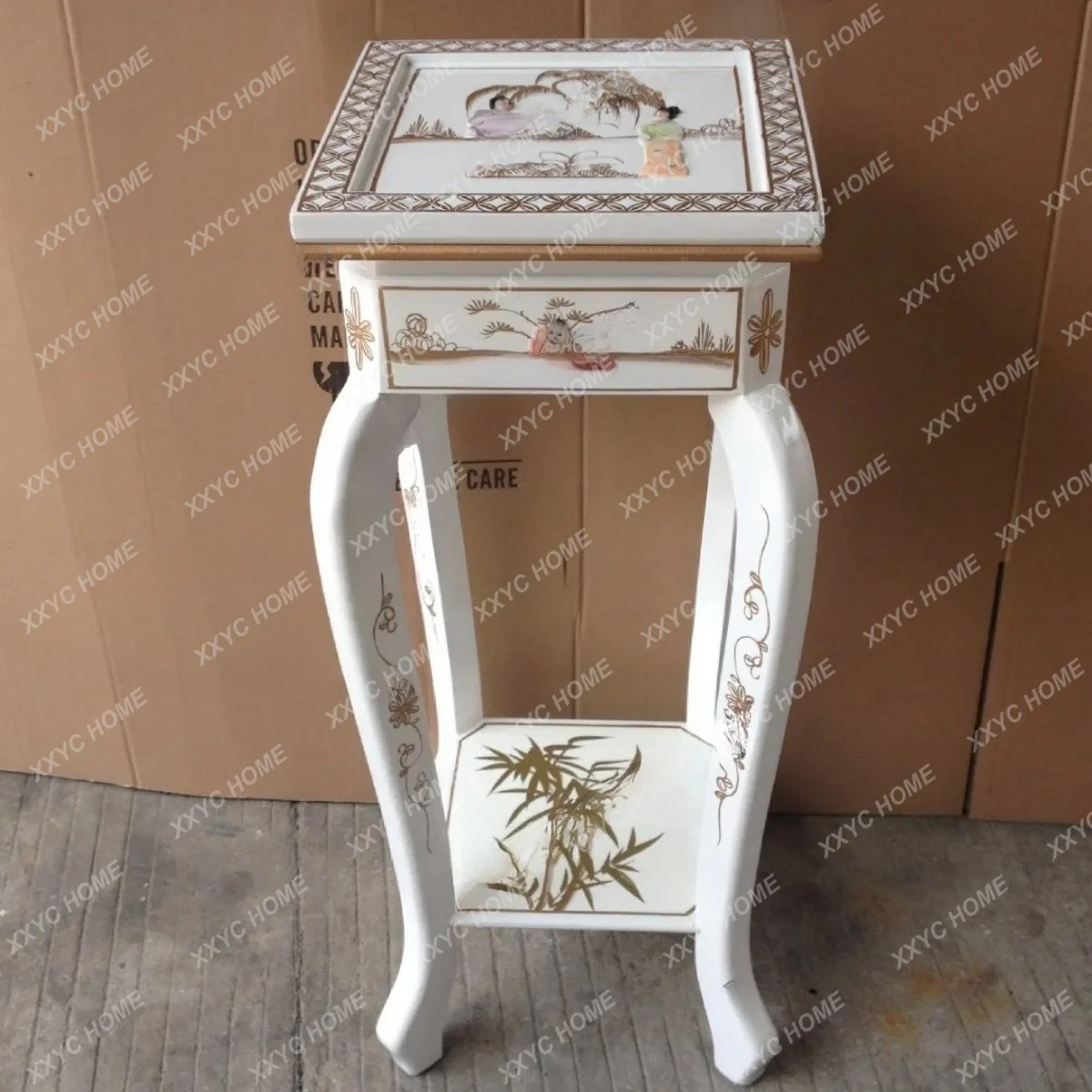 A few flower stands by the sofa, a few shell corners, and white painted furniture.
A few flower stands by the sofa, a few shell corners, and white painted furniture.