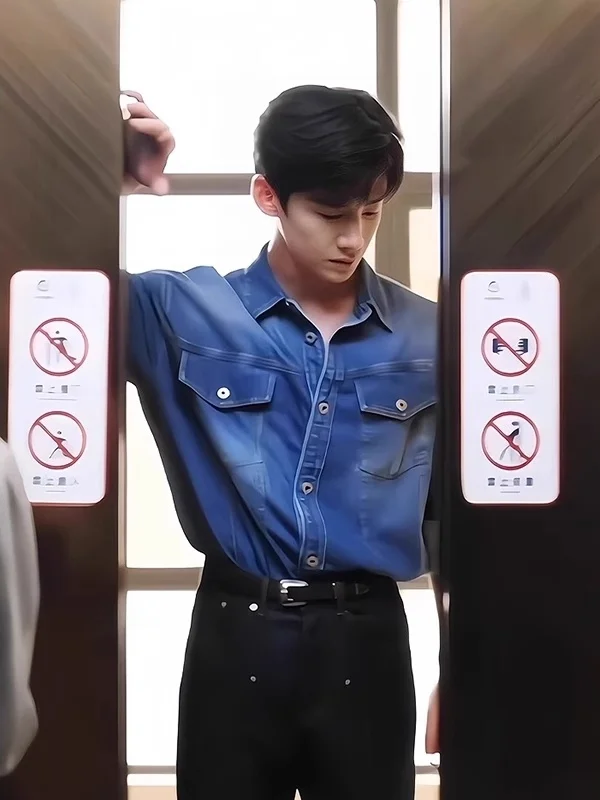 Светло-голубая мужская джинсовая куртка с отложным воротником, весенне-осенняя, рабочая, повседневная, свободного кроя, износостойкая, на одной пуговице
Светло-голубая мужская джинсовая куртка с отложным воротником, весенне-осенняя, рабочая, повседневная, свободного кроя, износостойкая, на одной пуговице