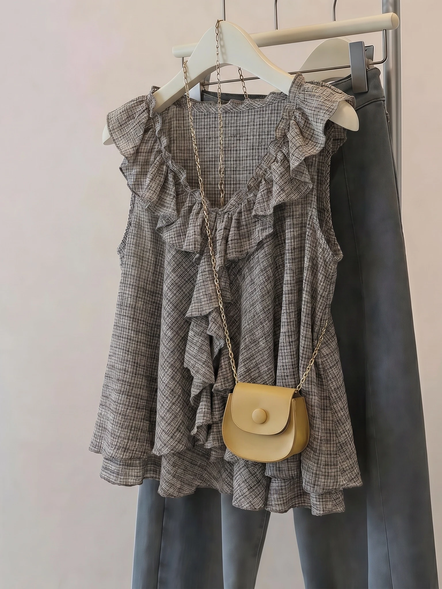 Summer New Plaid V-neck Women's Shirt Big Size Doll Shirt Blouse Flounce Shoulder Korean Style Commute Wind Loose Fit Top
Summer New Plaid V-neck Women's Shirt Big Size Doll Shirt Blouse Flounce Shoulder Korean Style Commute Wind Loose Fit Top