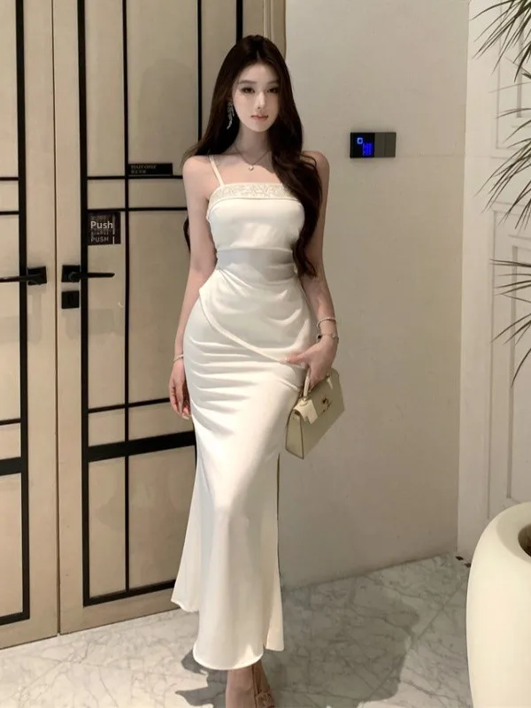 Elegant Satin Halter Top And Fish Tail Skirt Two Piece Set Slimming Diamond Embellished Waist Cinched Summer Fashion Ensemble
Elegant Satin Halter Top And Fish Tail Skirt Two Piece Set Slimming Diamond Embellished Waist Cinched Summer Fashion Ensemble
