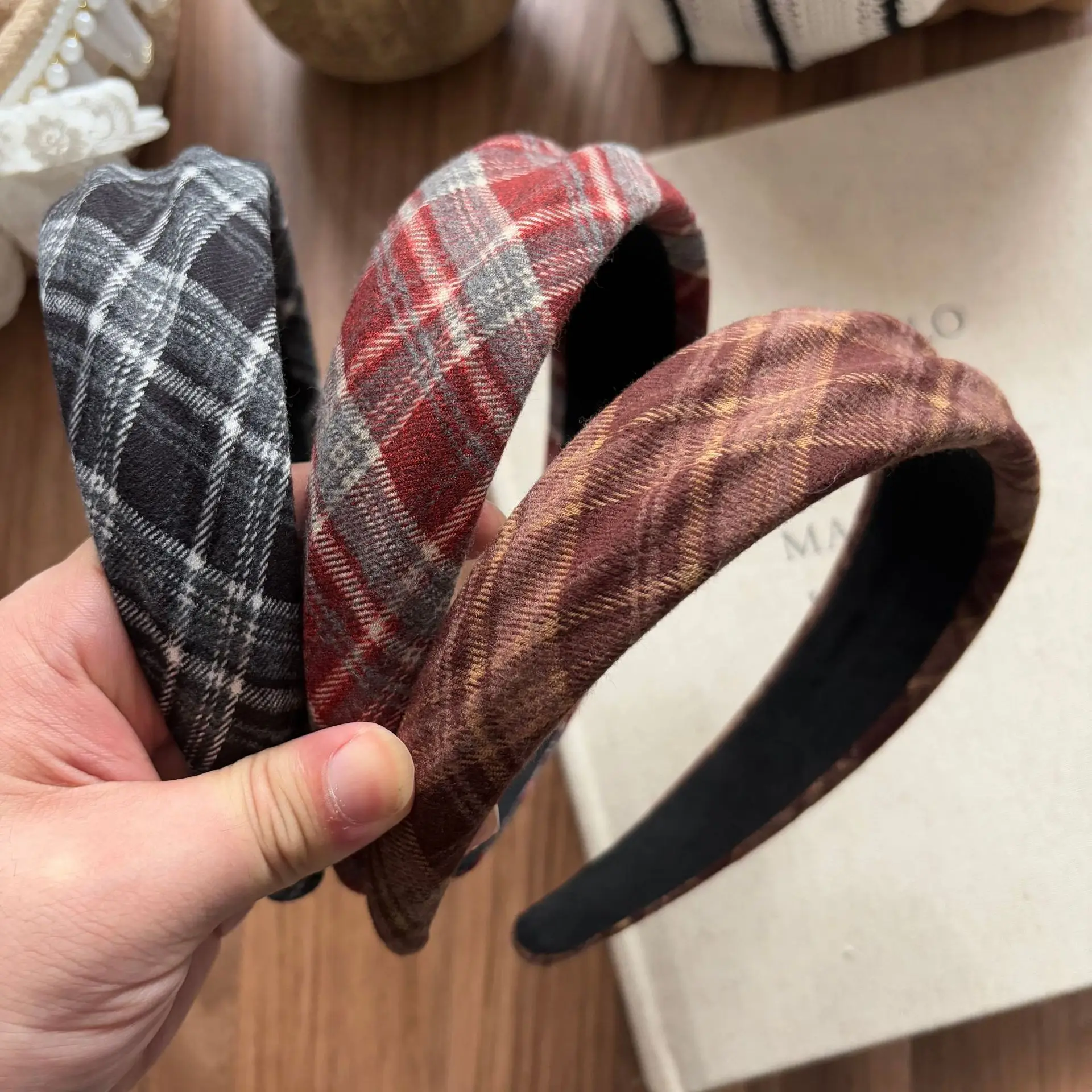 Women's Hair Band Korean Retro Plaid Sweet Harajuku Versatile Hair Hoops High-quality Face Washing Decoration Hair Accessories
Women's Hair Band Korean Retro Plaid Sweet Harajuku Versatile Hair Hoops High-quality Face Washing Decoration Hair Accessories
