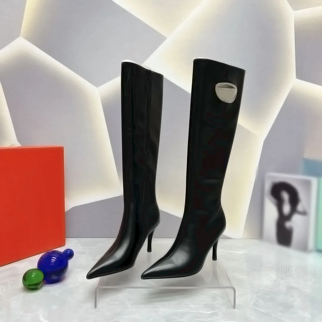 2024 New Genuine Leather Pointed High Heel Side Zipper Metal Buckle High Barrel Knight Boots with Knee Length
2024 New Genuine Leather Pointed High Heel Side Zipper Metal Buckle High Barrel Knight Boots with Knee Length