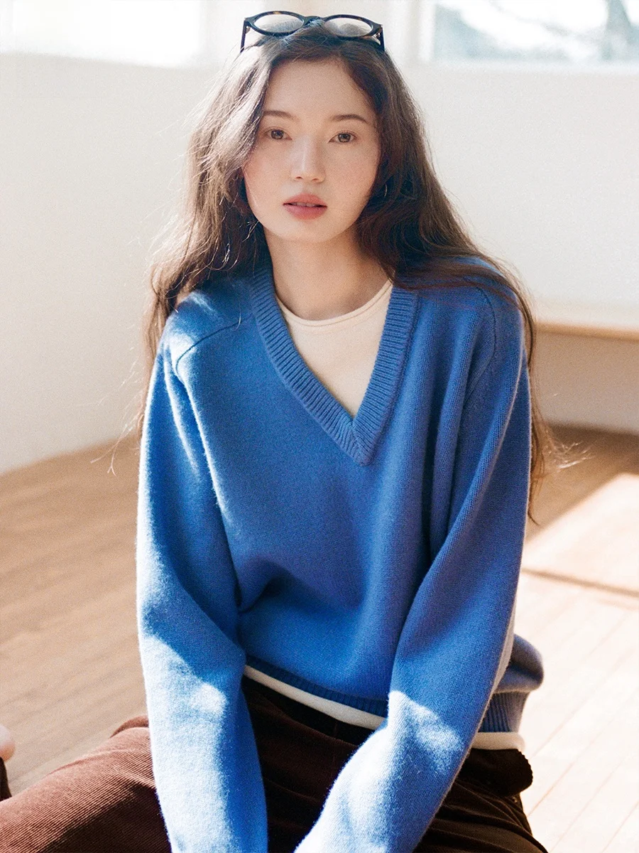 Винтажный женский вязаный топ из 100% шерсти с V-образным вырезом, имитация двухслойности, универсальный, повседневный, свободного кроя, с длинными рукавами
Винтажный женский вязаный топ из 100% шерсти с V-образным вырезом, имитация двухслойности, универсальный, повседневный, свободного кроя, с длинными рукавами