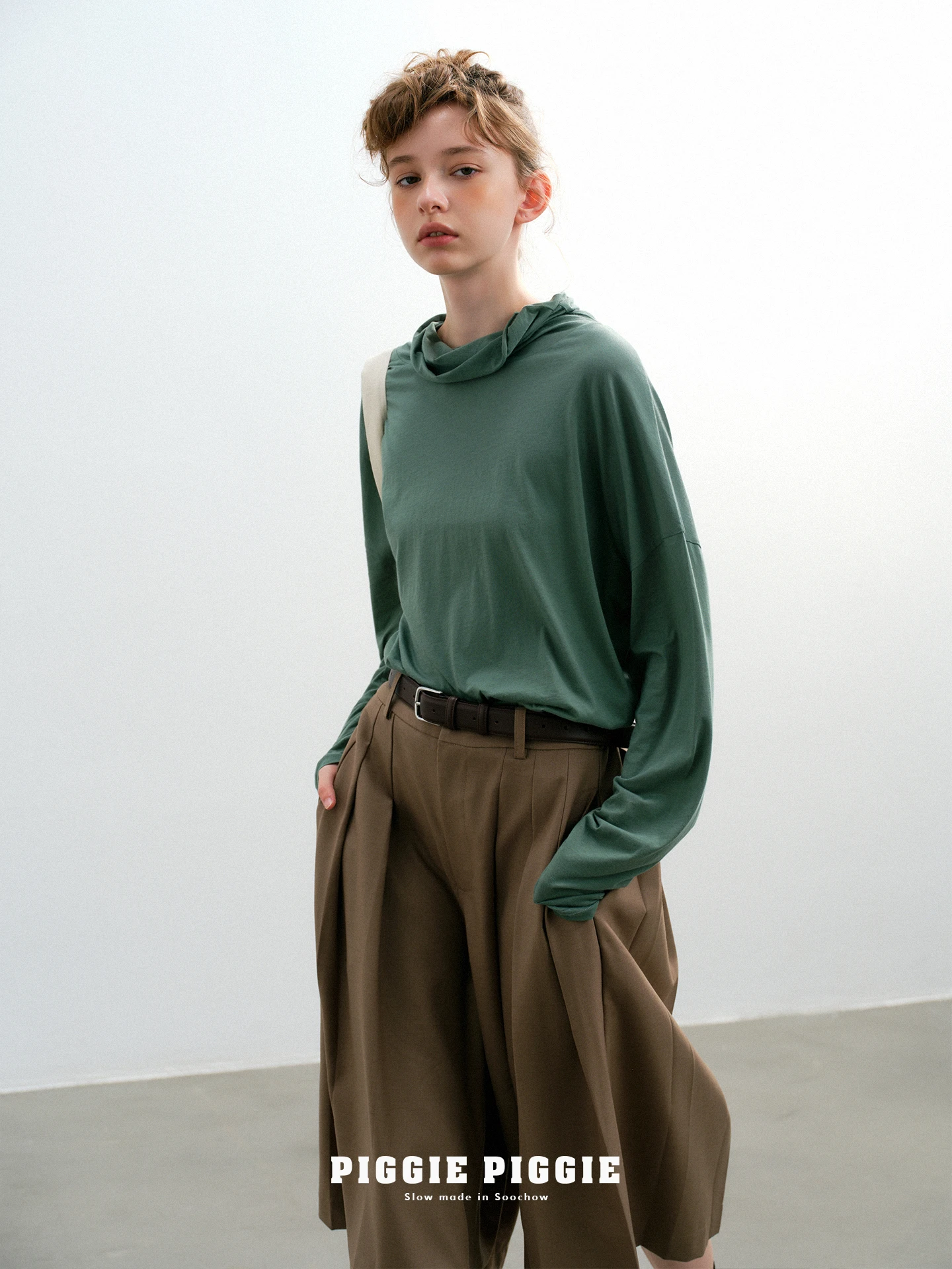 Мягкая футболка с длинным рукавом PIGGIE PIGGIE из 100% высокоплотного длинноволокнистого хлопка, легкая, уютная, с высоким воротником, влагоотводящая.
Мягкая футболка с длинным рукавом PIGGIE PIGGIE из 100% высокоплотного длинноволокнистого хлопка, легкая, уютная, с высоким воротником, влагоотводящая.