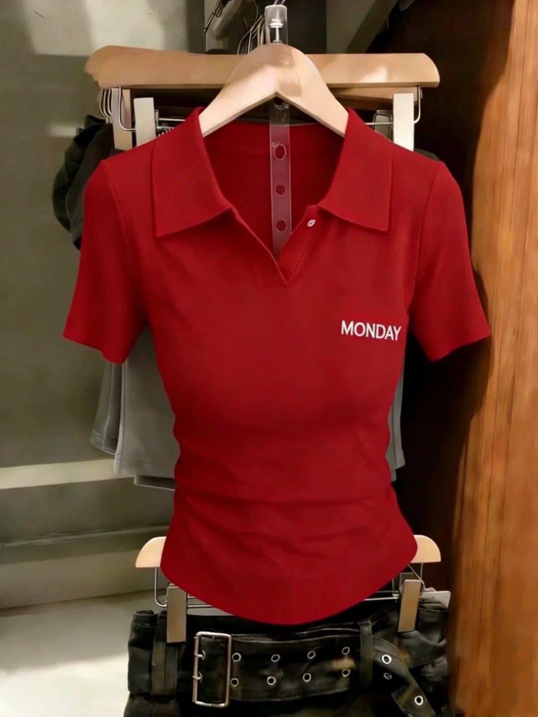 Korean Style Chic Red Neck Ice Silk Knitted Short Sleeve T-Shirt Women's Summer Beautiful Letter Embroidery Top
Korean Style Chic Red Neck Ice Silk Knitted Short Sleeve T-Shirt Women's Summer Beautiful Letter Embroidery Top