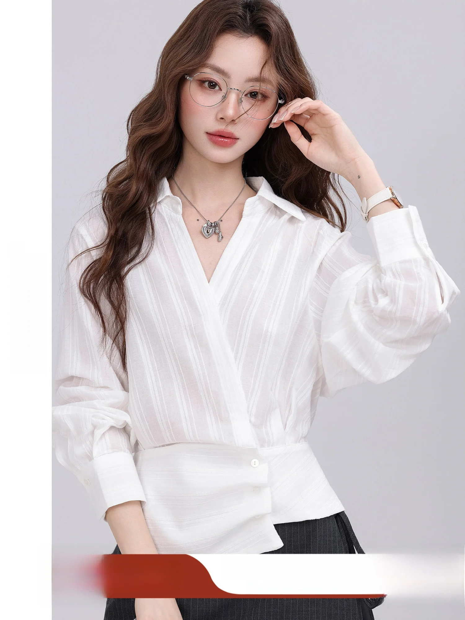 Slimming Commute Shirt Irregular Design Korean Style High Waist Long Sleeve V-neck Casual Wear Polyester Fiber 2026 Summer New
Slimming Commute Shirt Irregular Design Korean Style High Waist Long Sleeve V-neck Casual Wear Polyester Fiber 2026 Summer New